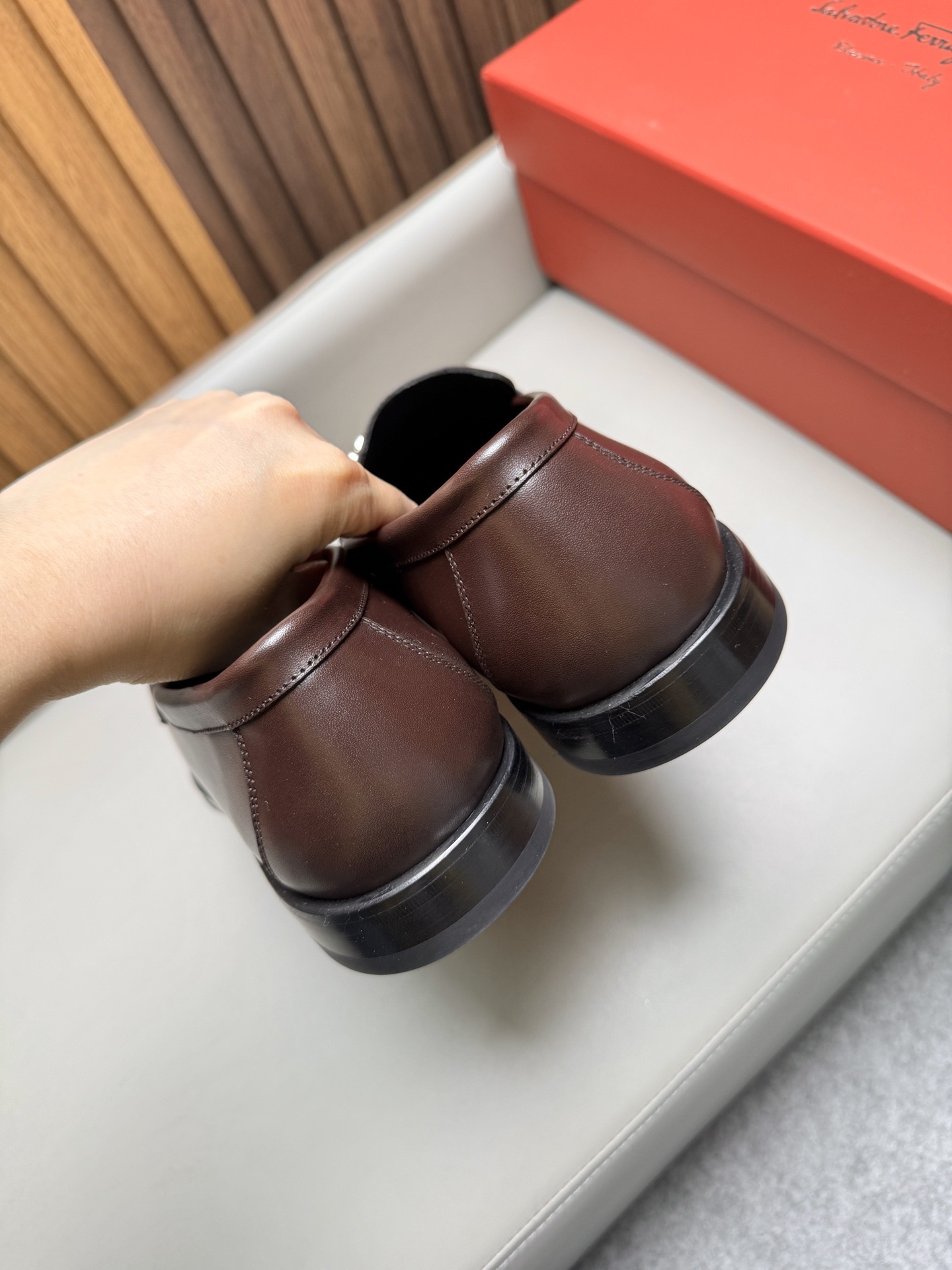 Лоферы мужские в стиле Ferragamo Gancini коричневого цвета