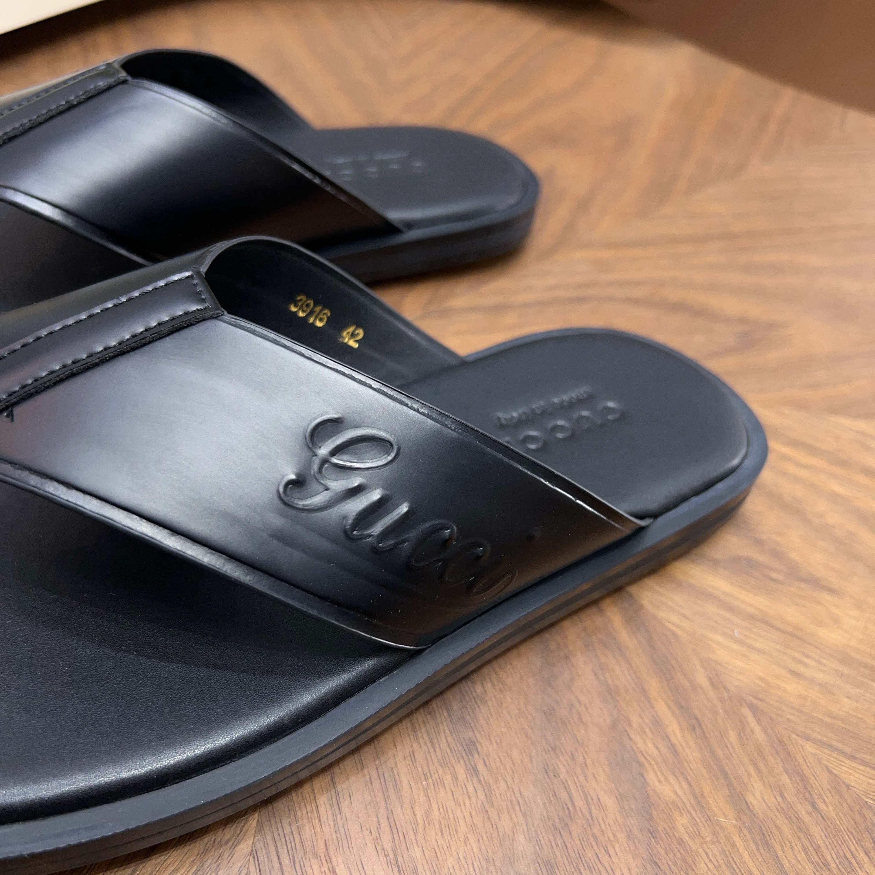 Шлёпанцы мужские в стиле Gucci черного цвета