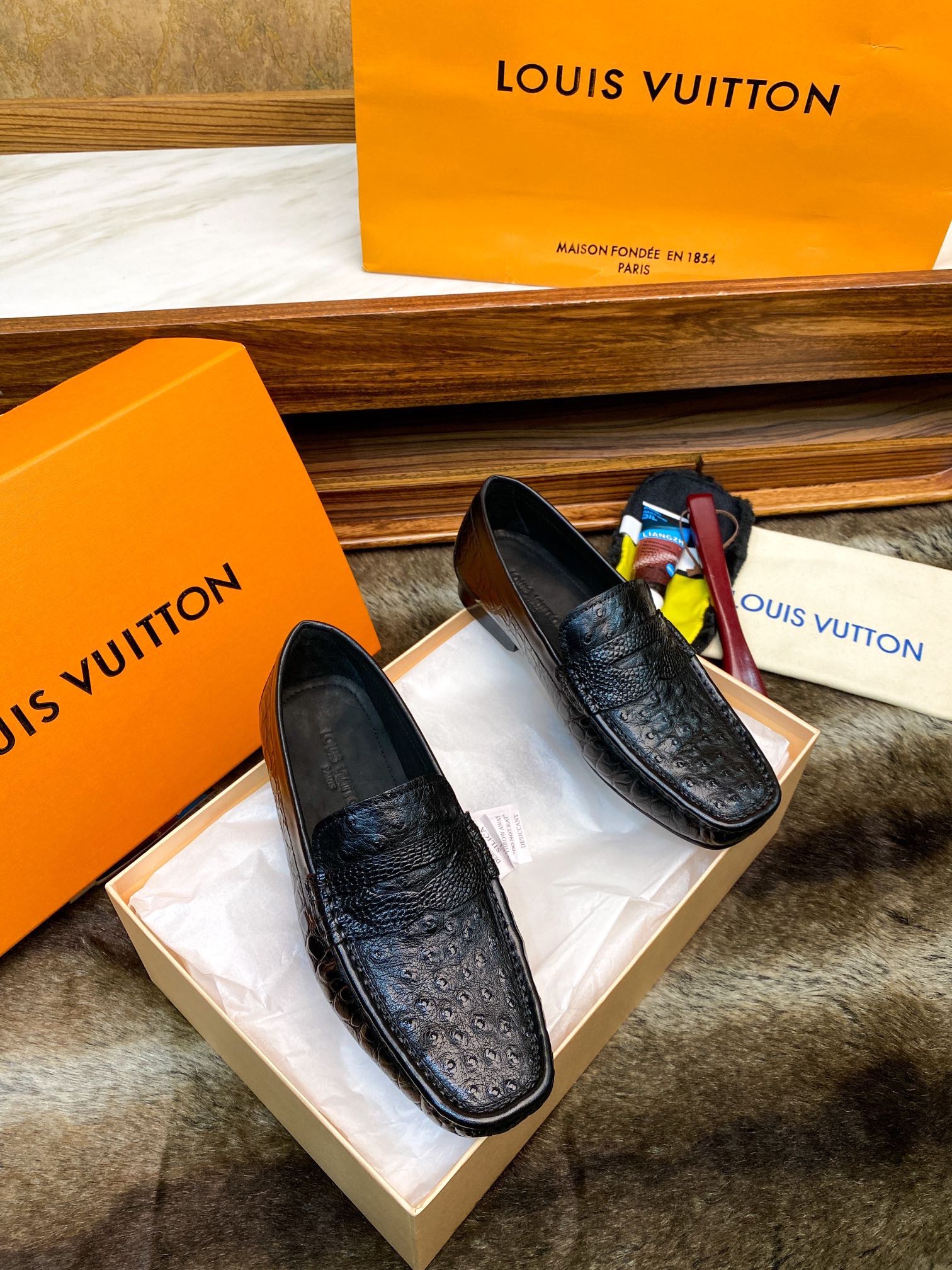 Лоферы мужские в стиле Louis Vuitton чёрного цвета