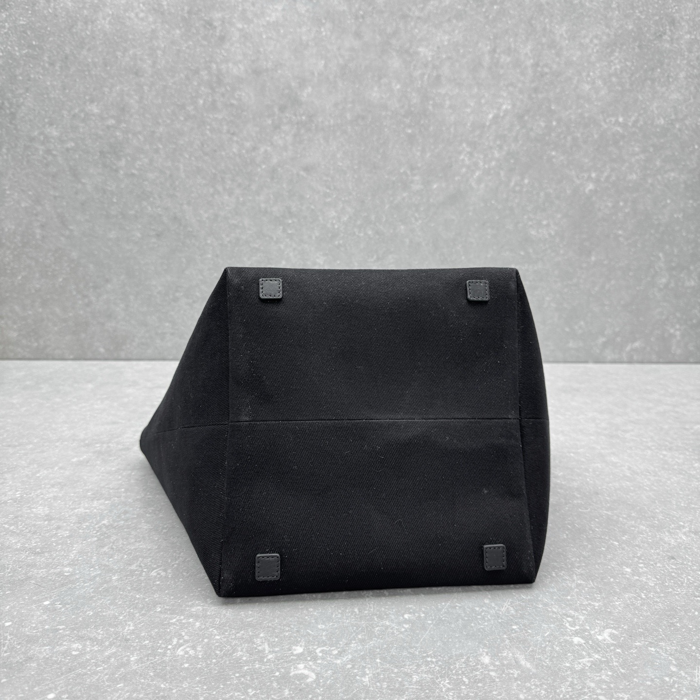 Сумка женская The Row Park Tote чёрного цвета