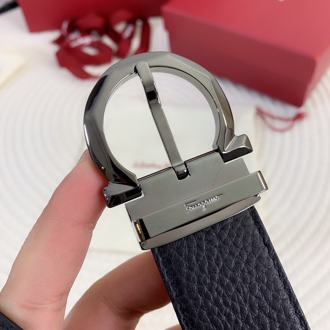 Ремень мужской в стиле Salvatore Ferragamo Gancini из натуральной кожи чёрного цвета с пряжкой тёмного металла шириной 3.5 см