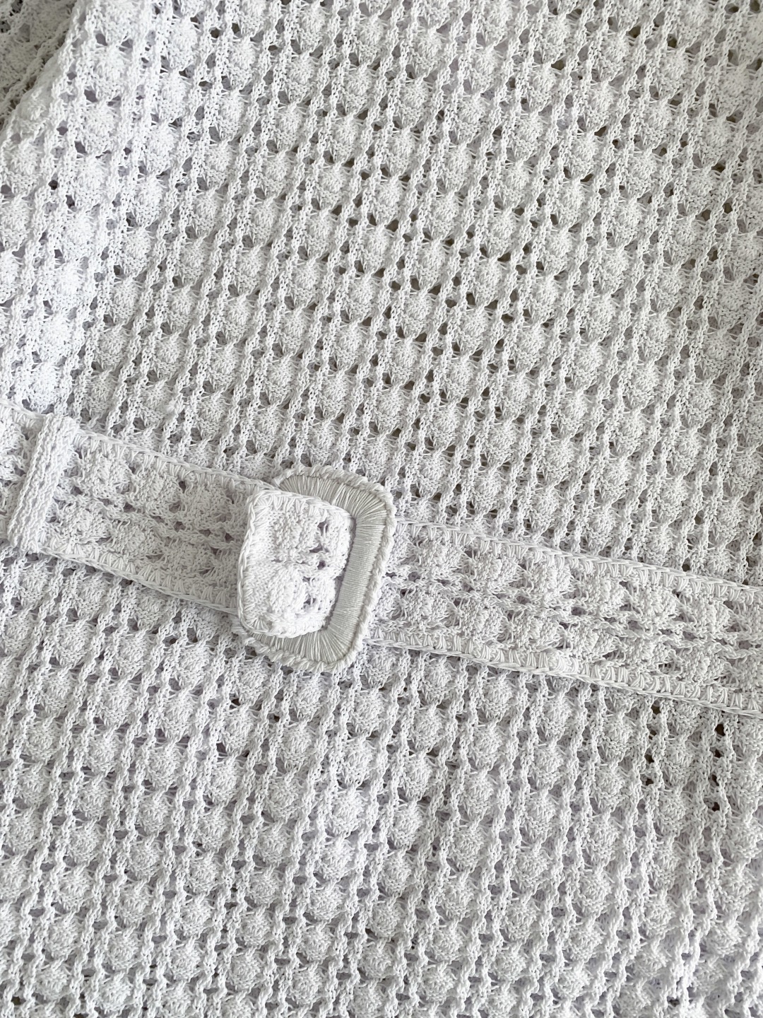 Кардиган женский в стиле Chanel с ажурной вязкой и воротником белого цвета