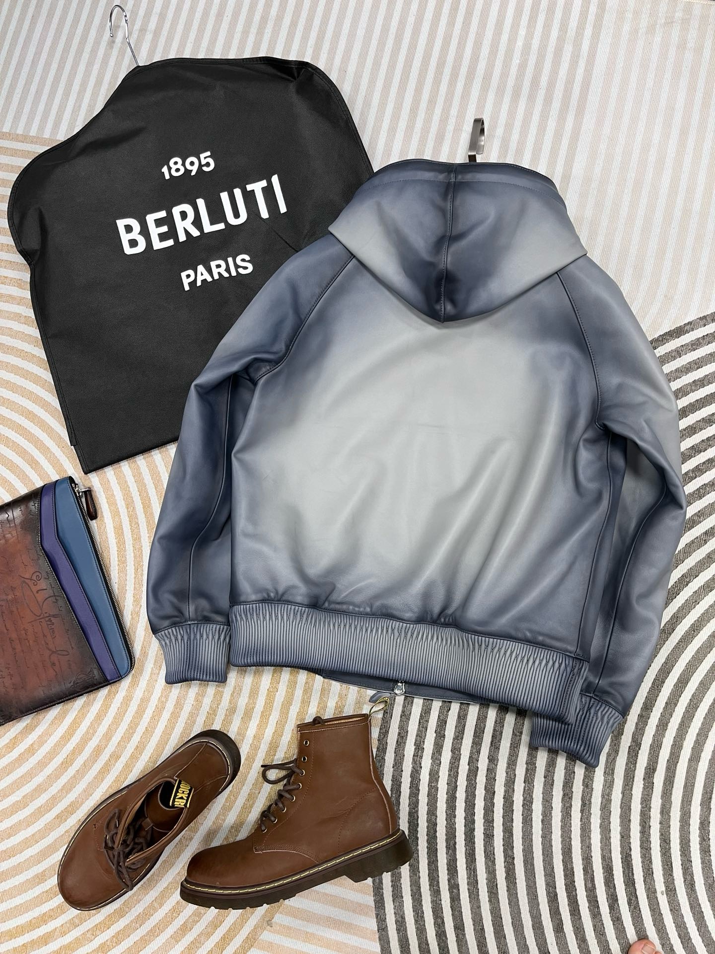 Куртка мужская Berluti серого цвета с капюшоном и трикотажной отделкой