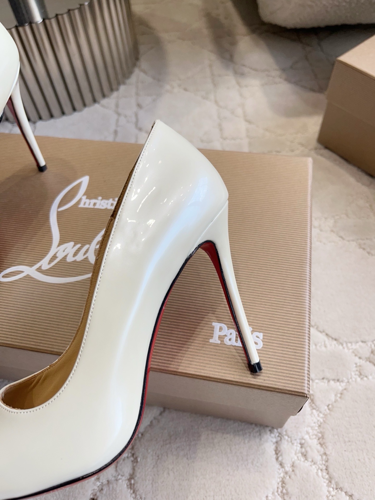 Туфли женские в стиле Christian Louboutin So Kate белого цвета