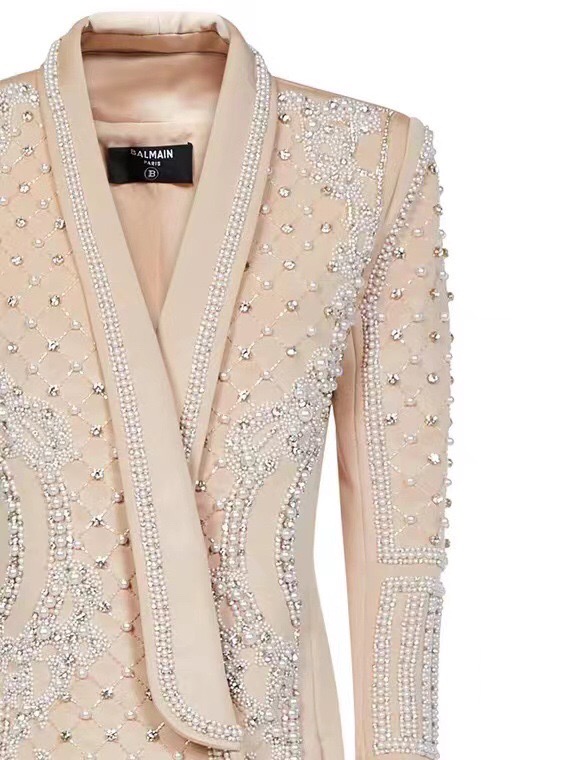 Жакет женский в стиле Balmain из плотной костюмной ткани бежевого цвета с ручной жемчужной вышивкой
