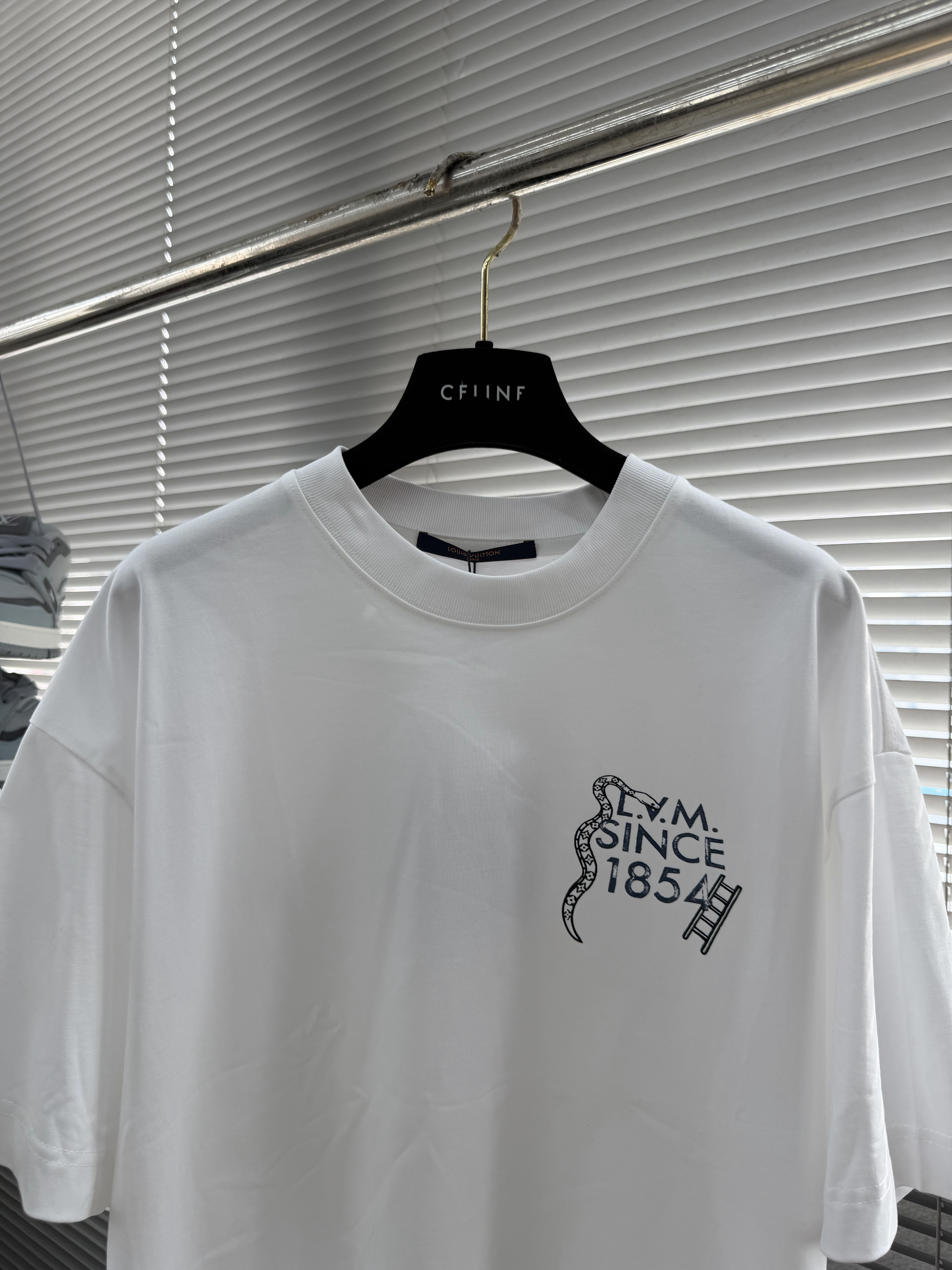 Футболка мужская в стиле Louis Vuitton с принтом прямого кроя