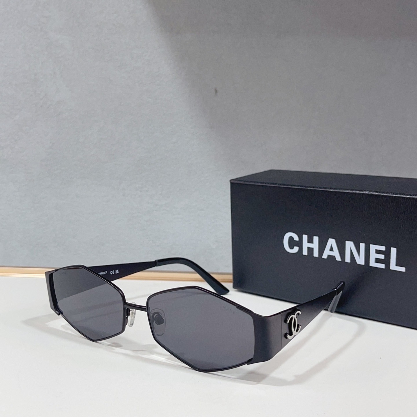 Очки солнцезащитные женские в стиле Chanel