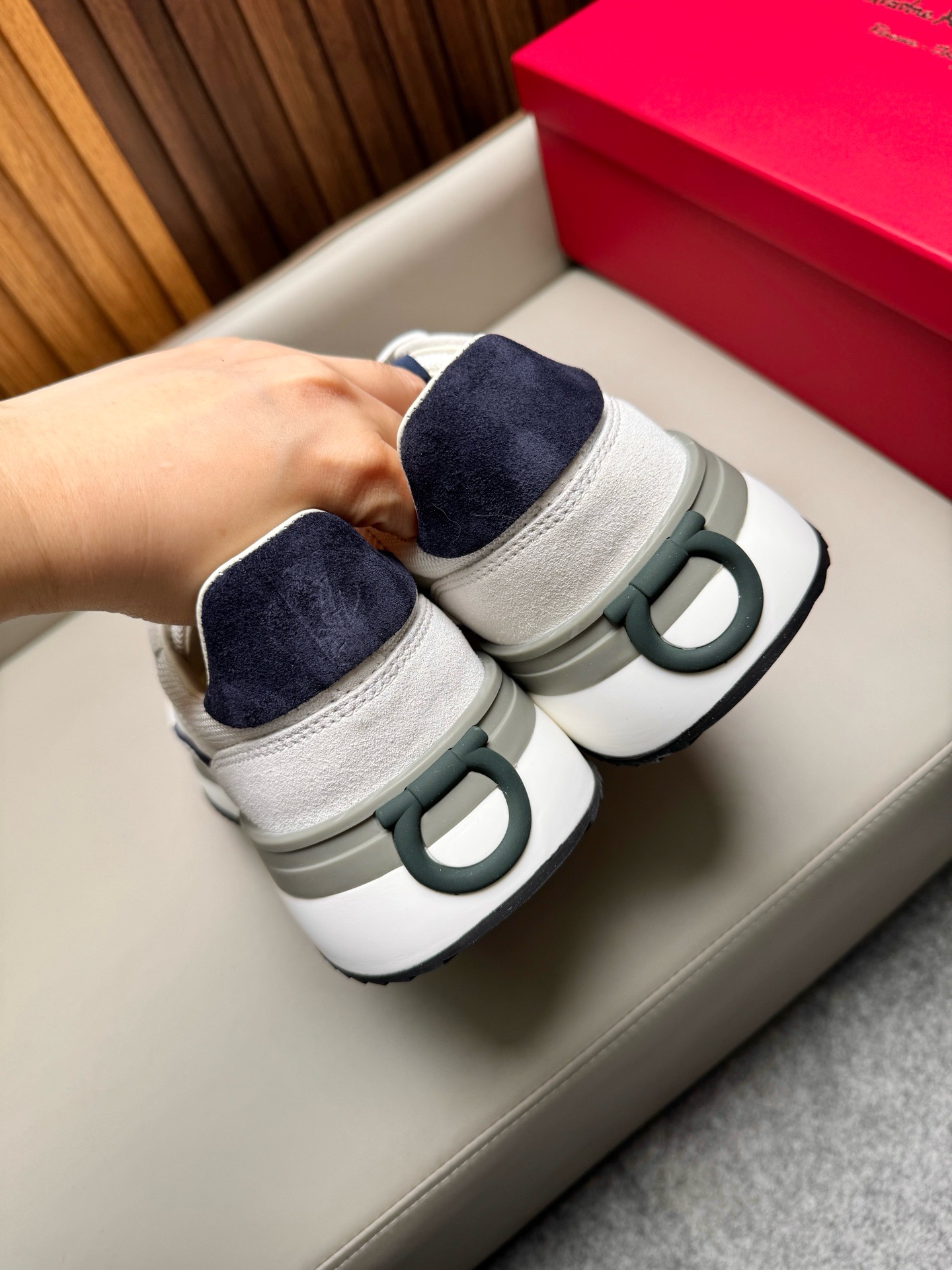 Кроссовки мужские в стиле Salvatore Ferragamo Low Cut Sneaker белого цвета