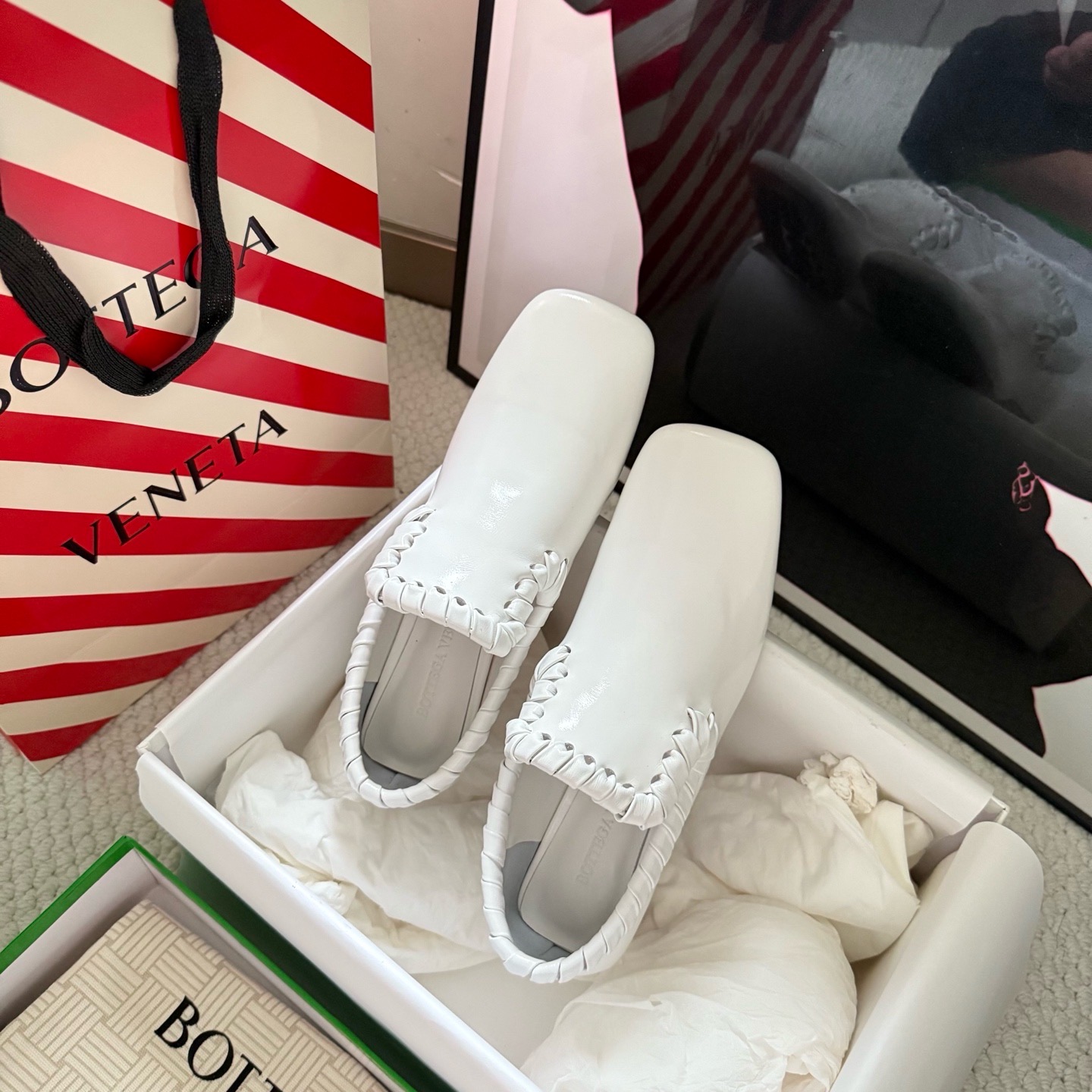 Лоферы женские в стиле Bottega Veneta Sabato белого цвета