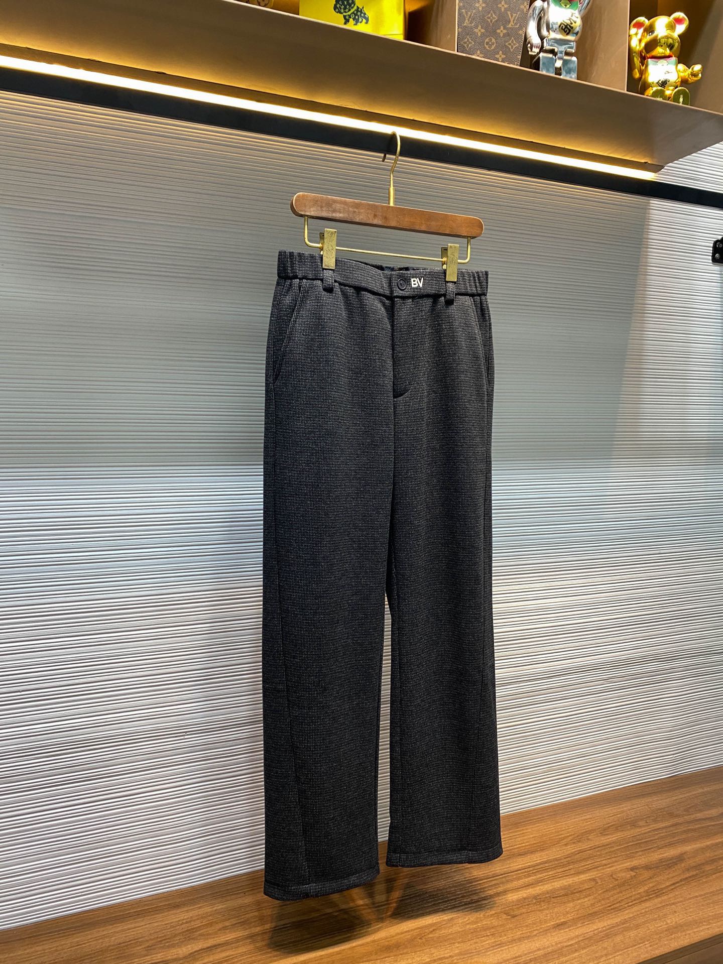 Брюки мужские в стиле Bottega Veneta из ткани тёмно-серого цвета 