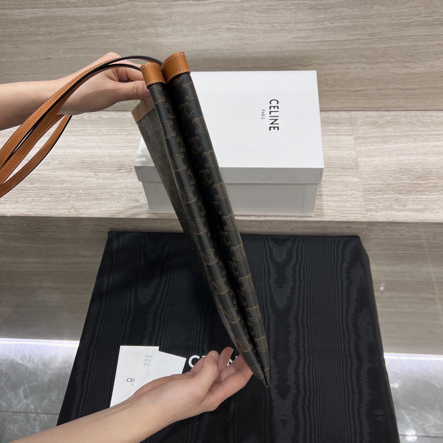 Сумка-шоппер женская в стиле Celine Flat Shopper Triomphe средняя