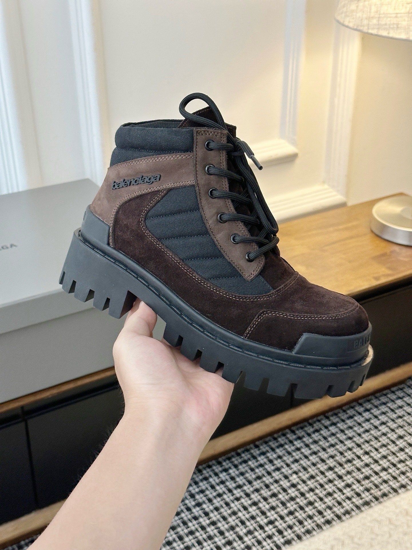 Ботинки Balenciaga Combat Strike коричневого цвета