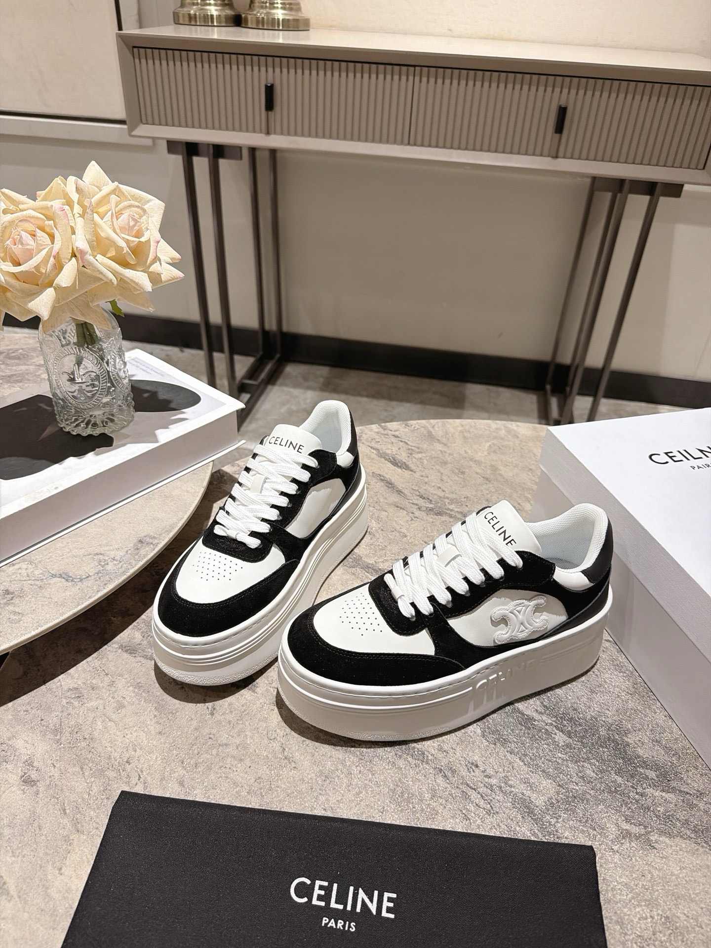 Кроссовки женские в стиле Celine чёрно-белого цвета