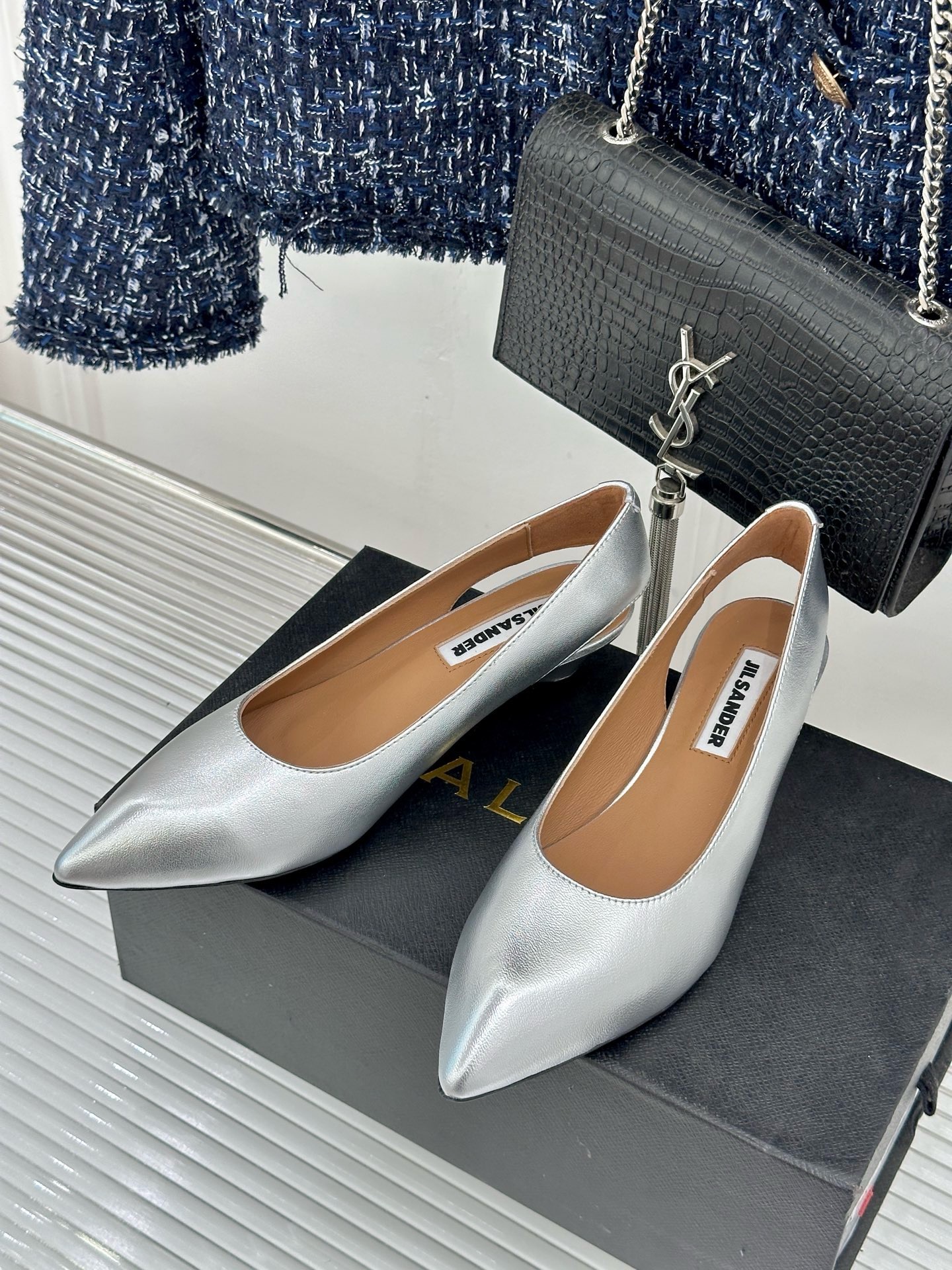 Туфли женские в стиле Jil Sander серебристого цвета