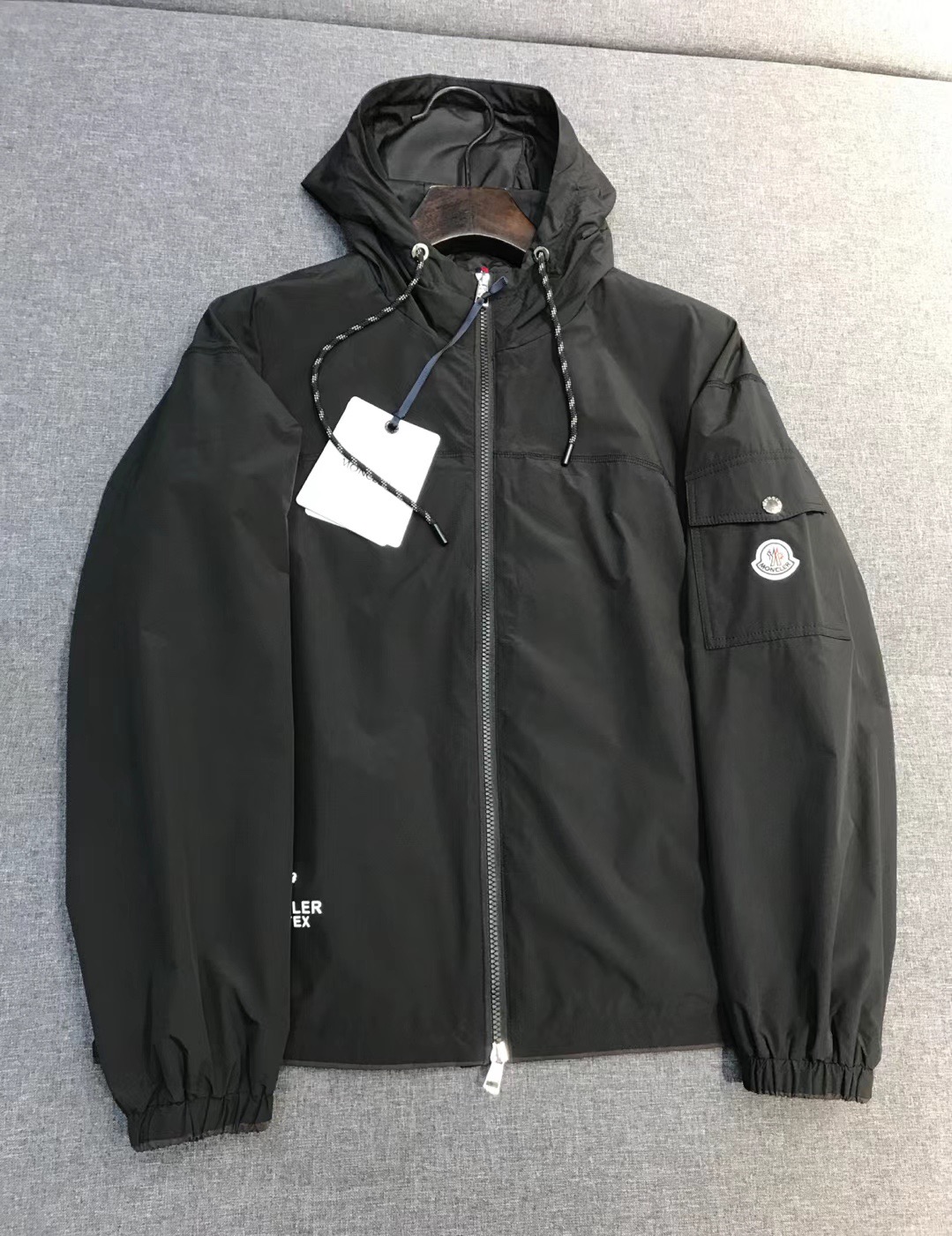 Куртка мужская в стиле Moncler с капюшоном из технологичной ткани Pertex чёрного цвета