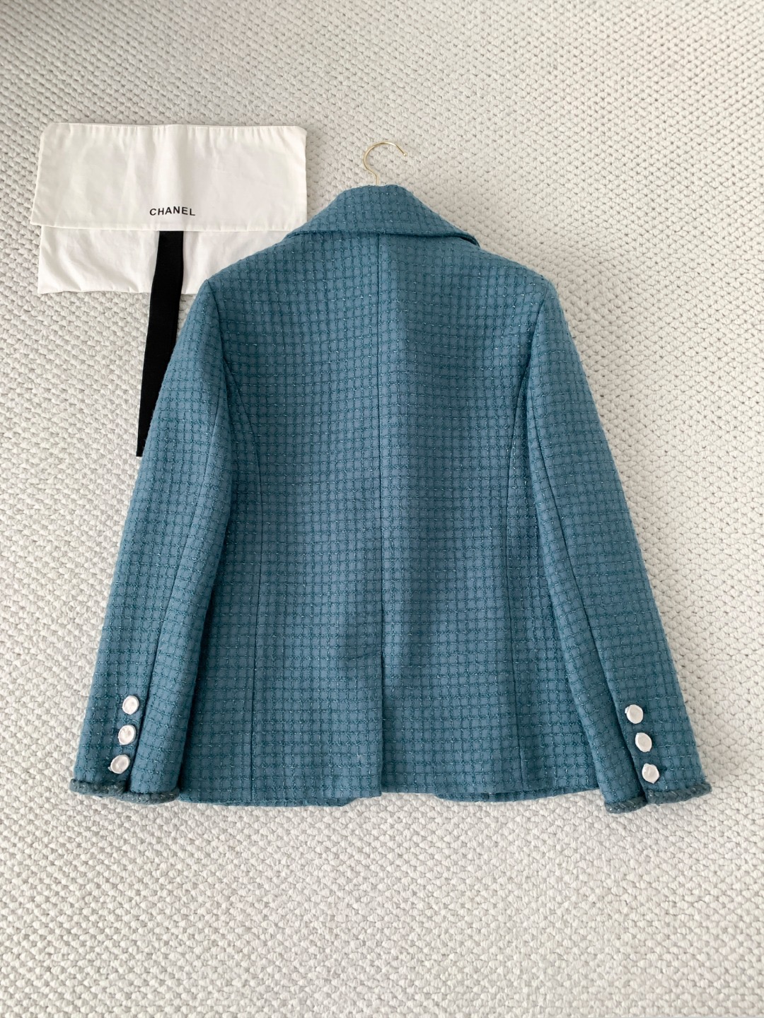 Жакет женский в стиле Chanel из фактурной ткани павлиньего зелёного цвета