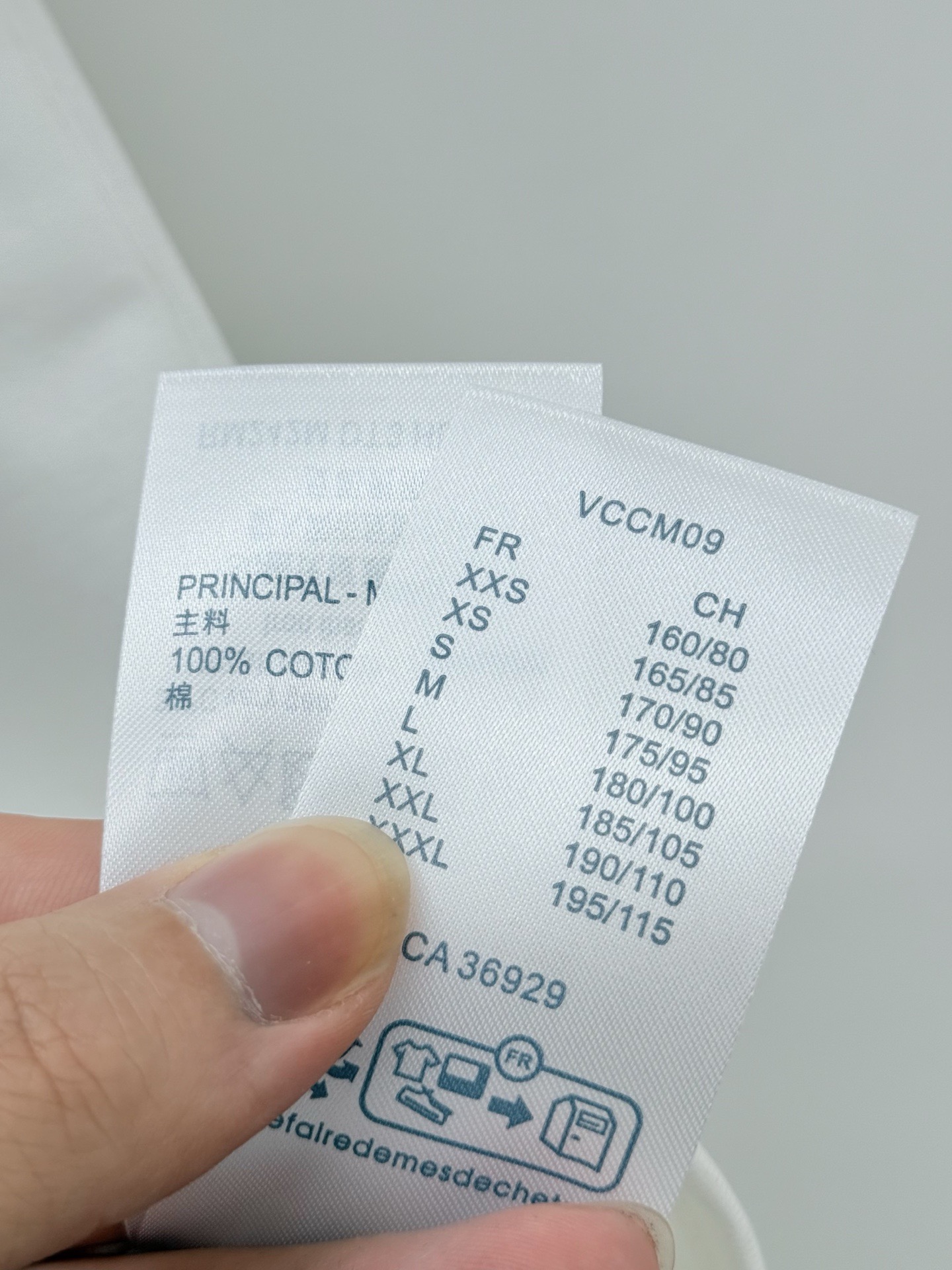 Футболка мужская в стиле Louis Vuitton из хлопка белого цвета с вышивкой логотипа