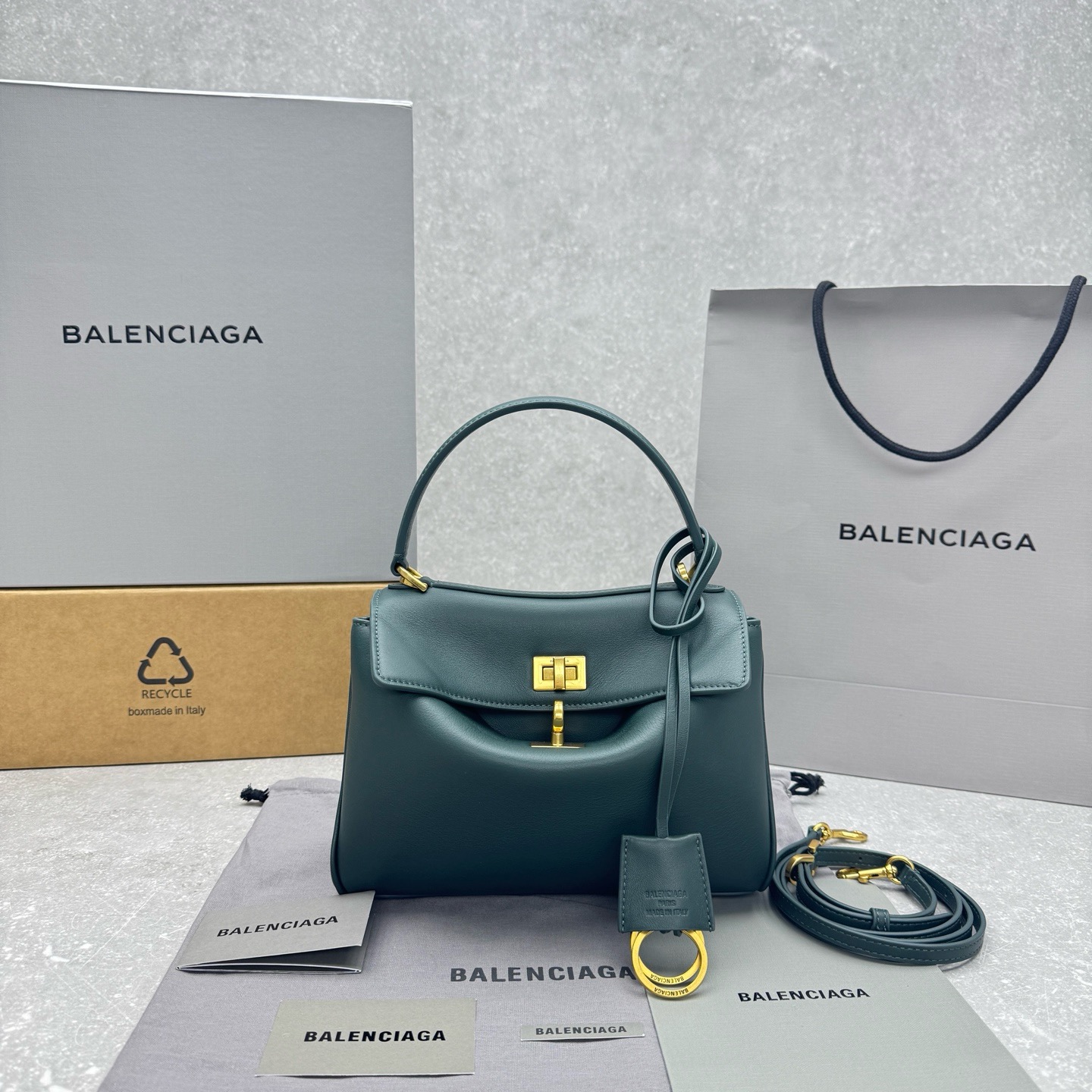 Сумка женская в стиле Balenciaga Rodeo темно-зеленого цвета