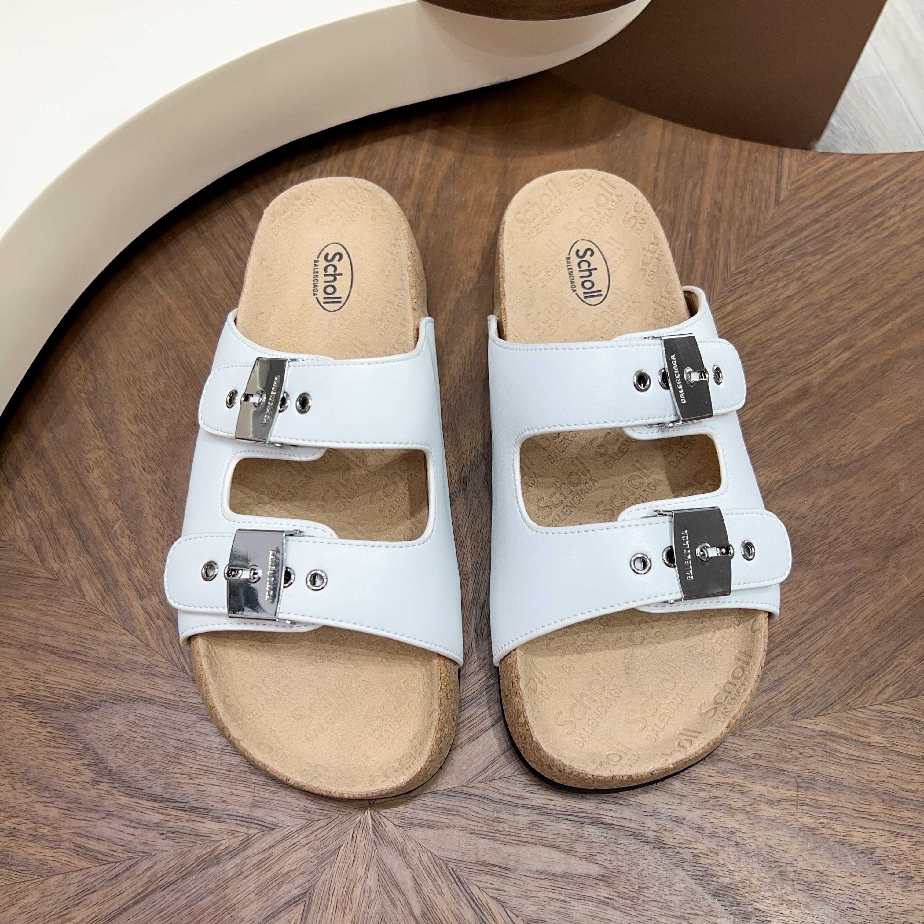 Сандалии мужские в стиле Balenciaga с пробковой подошвой белого цвета