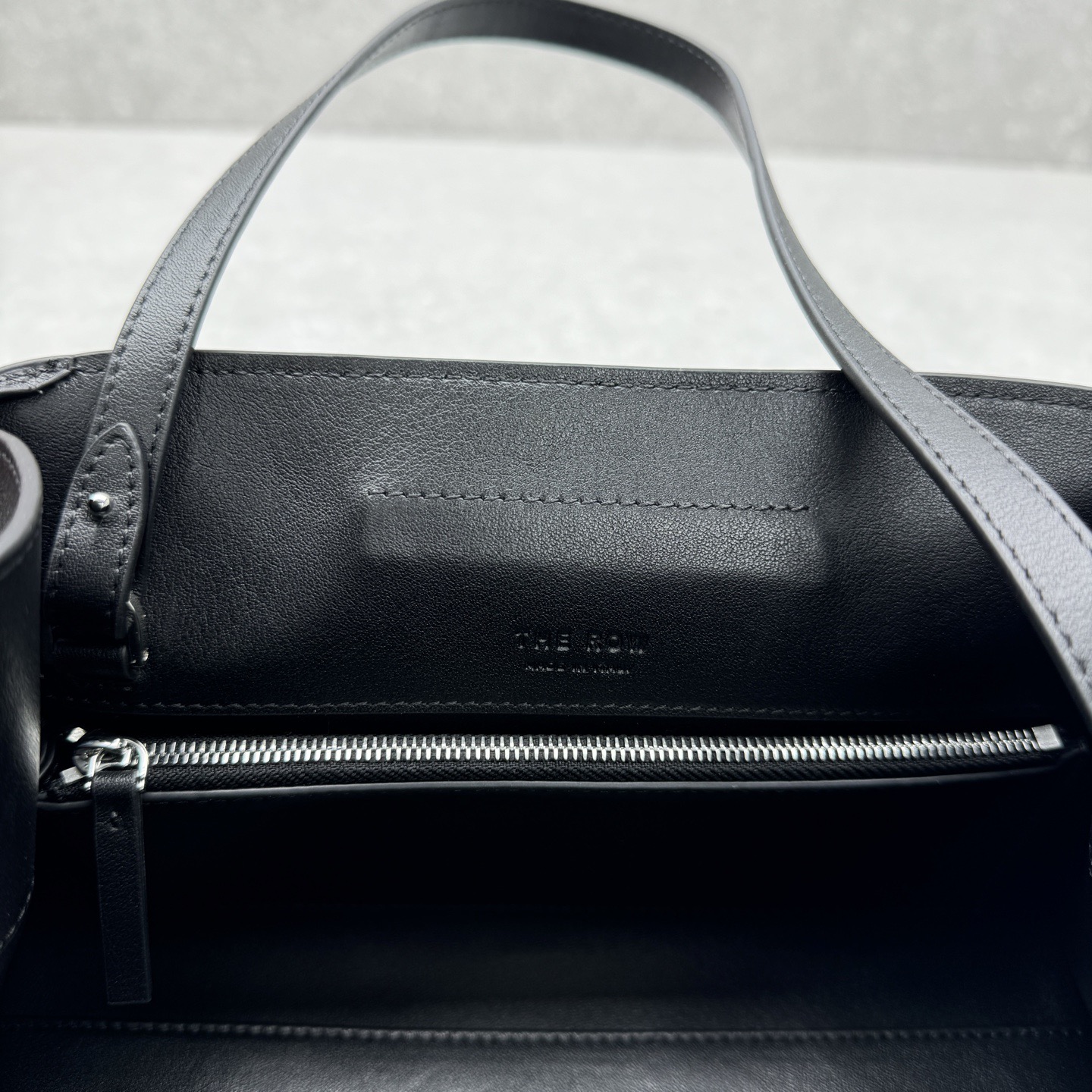 Сумка женская в стиле The Row Peggy Clutch черного цвета