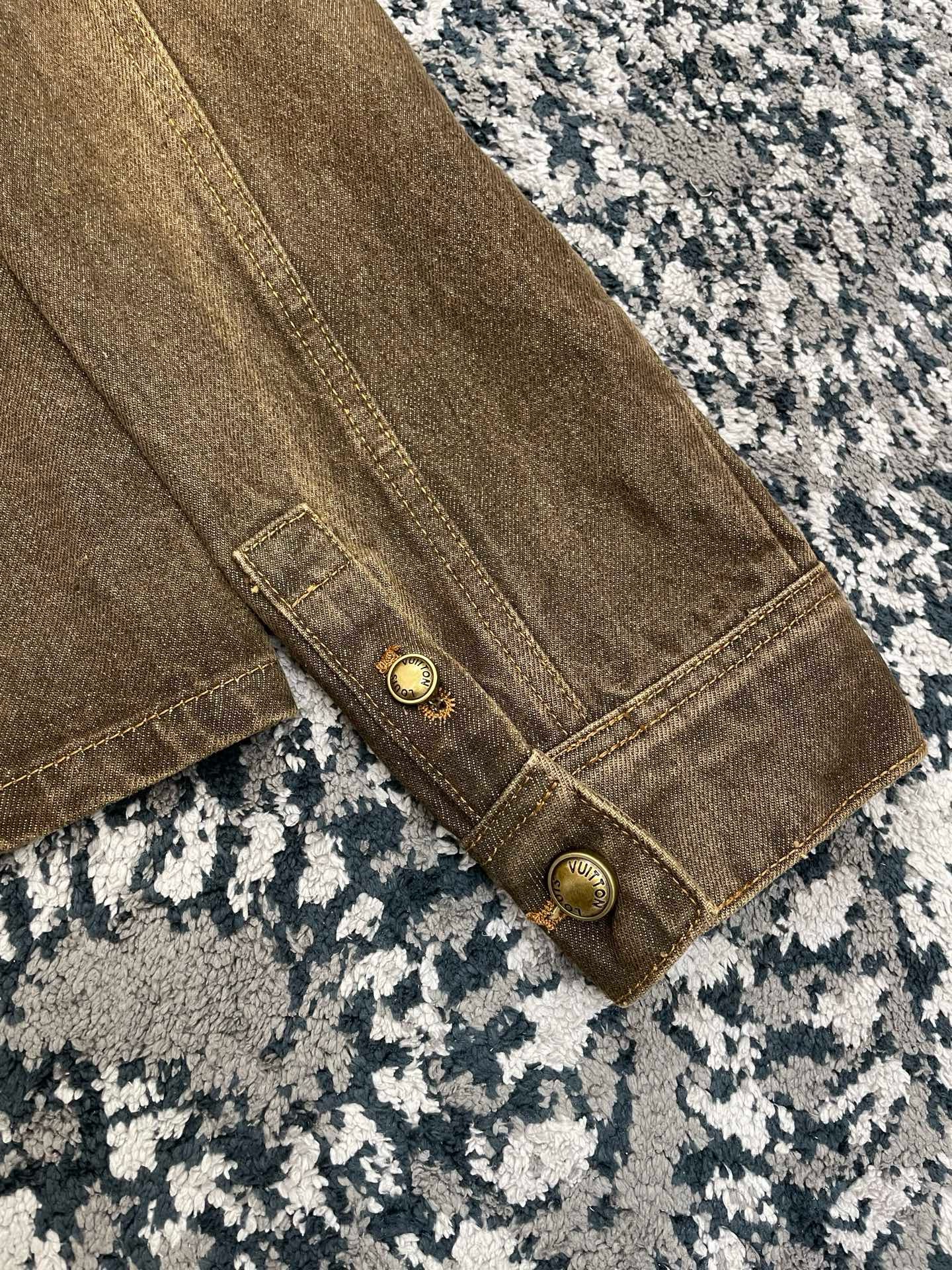 Куртка мужская Louis Vuitton Coffee Indigo Denim Blouson коричневого цвета с винтажной обработкой и кожаной отделкой