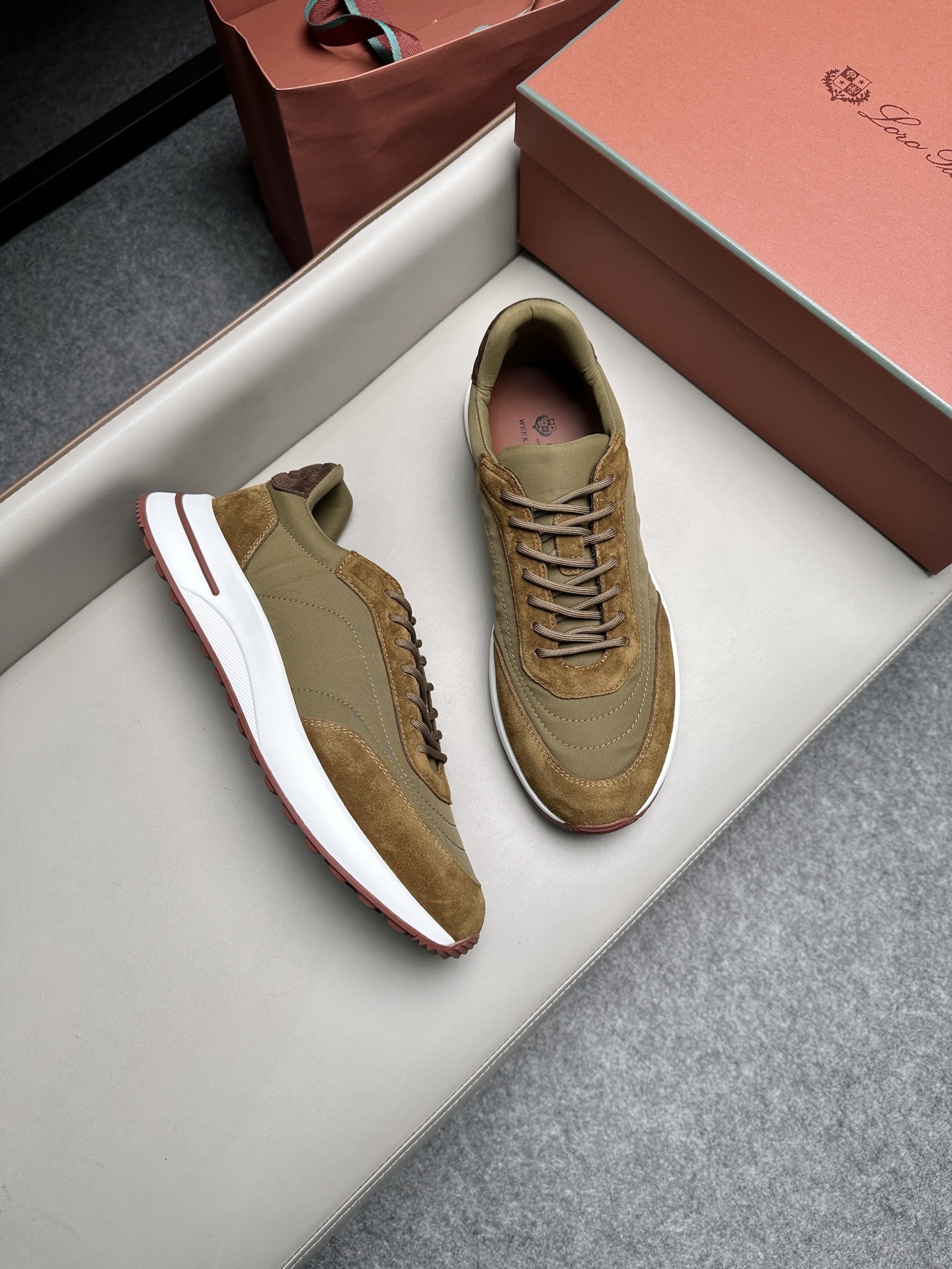 Кроссовки мужские в стиле Loro Piana бежевого цвета