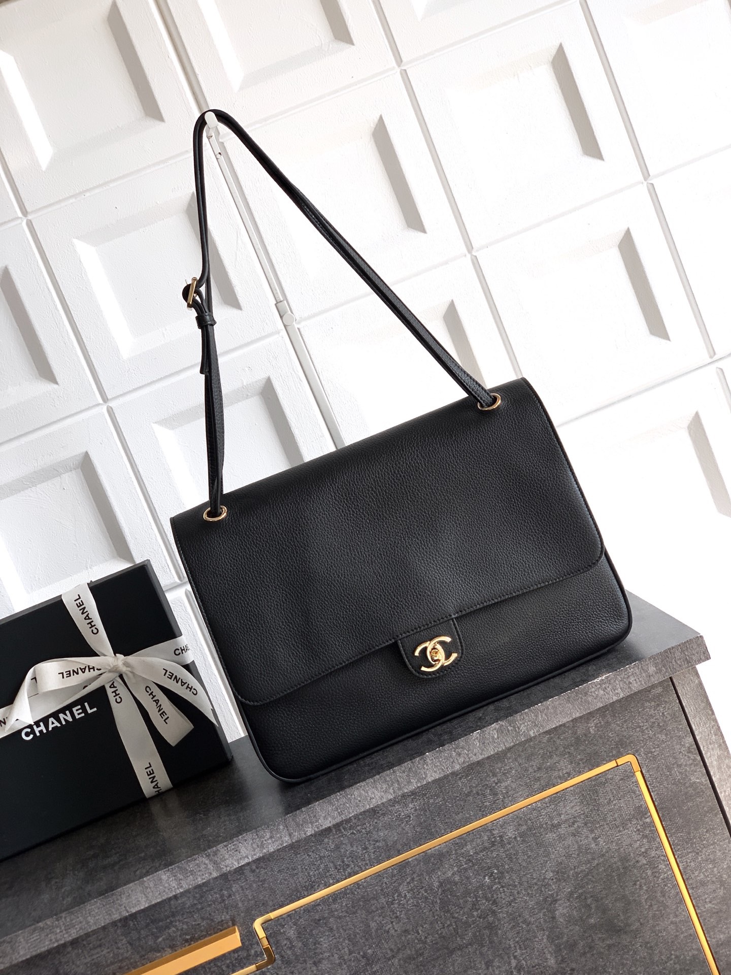 Сумка женская Chanel CF Shopping Bag черного цвета