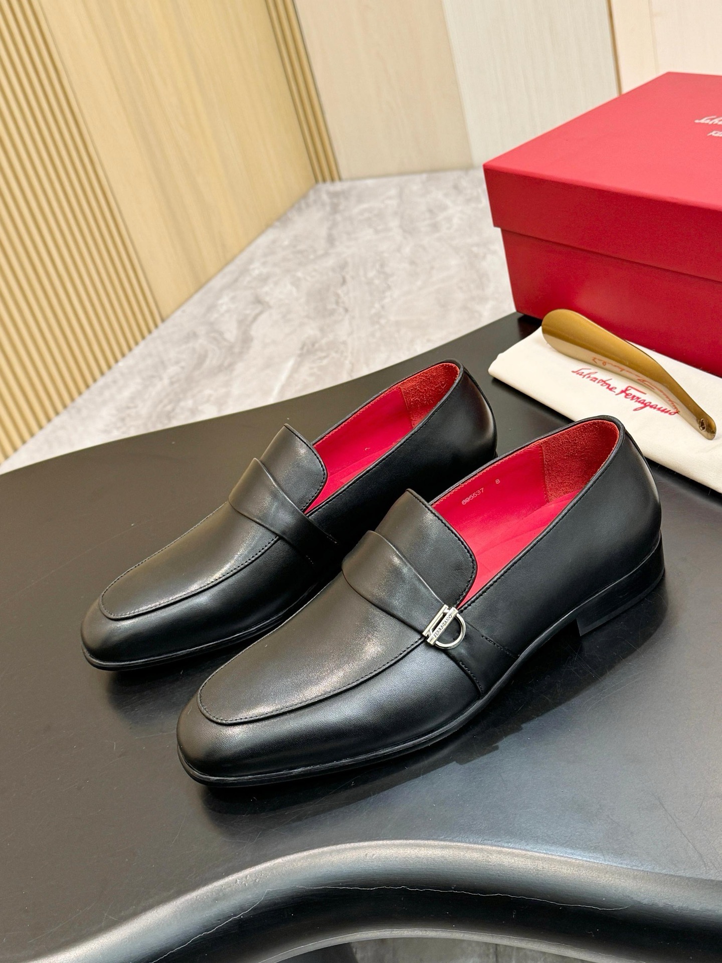 Лоферы мужские в стиле Salvatore Ferragamo Gancini чёрного цвета