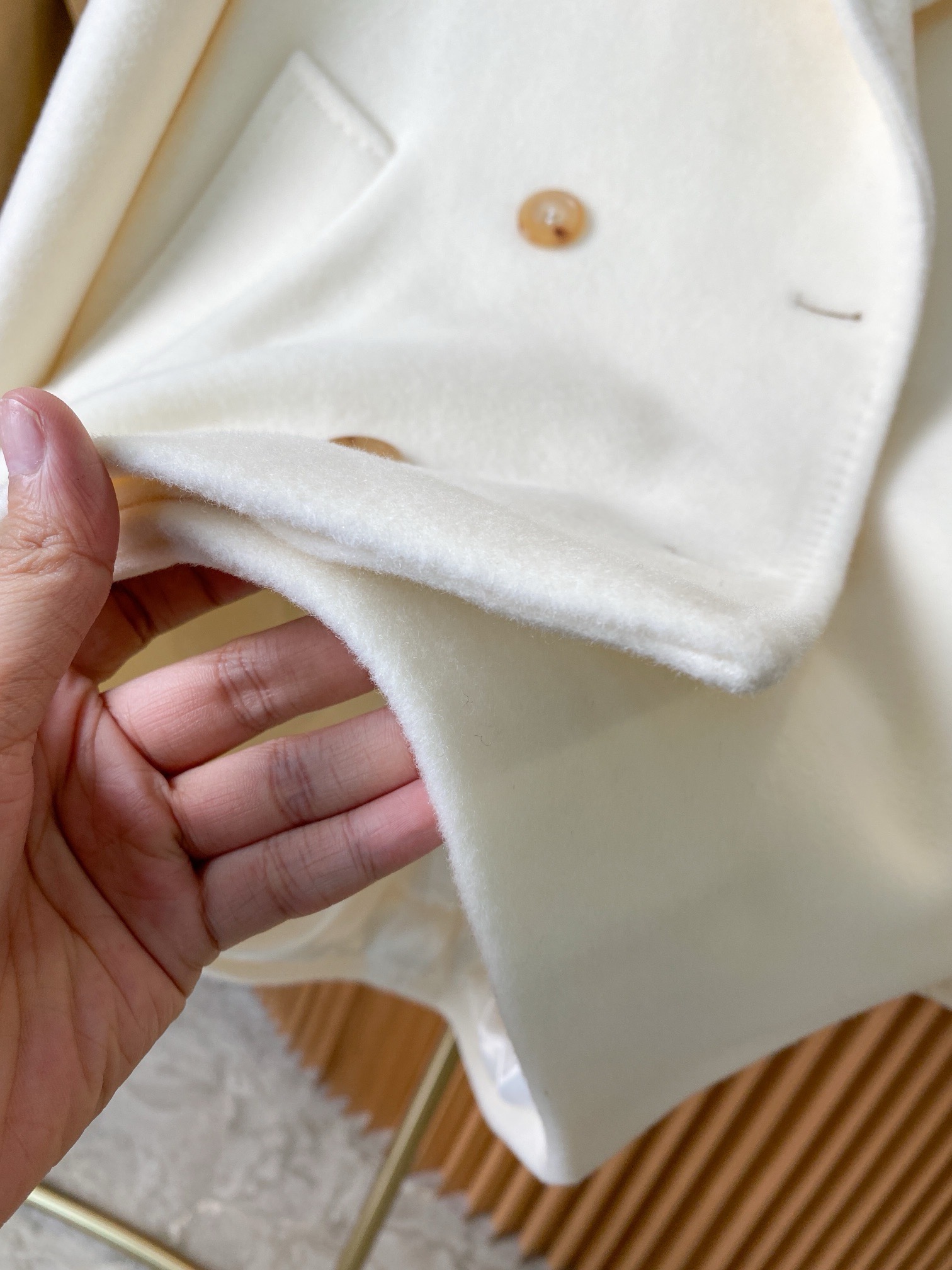 Пальто женское Max Mara Short 101801 Icon Coat белого цвета