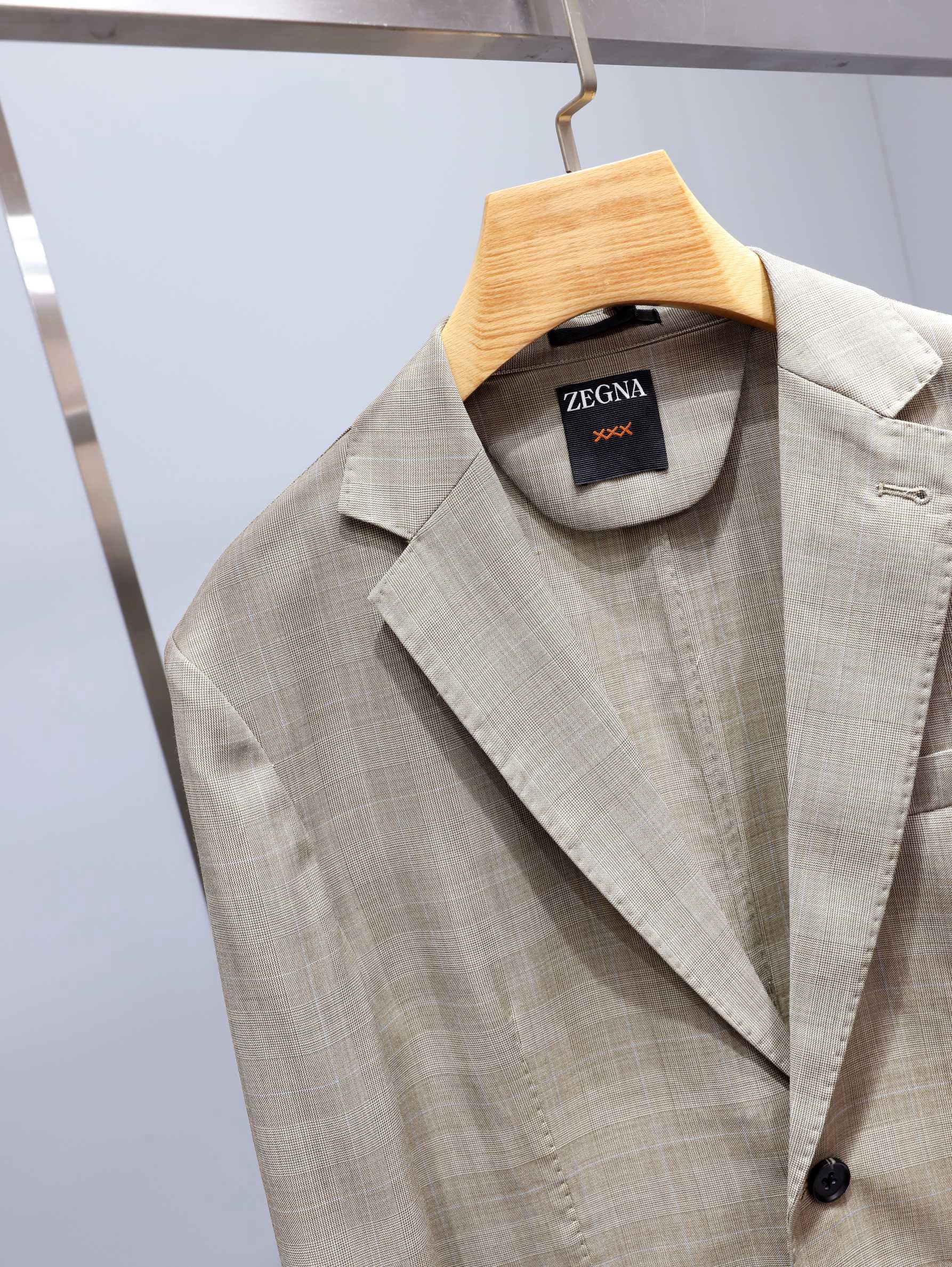 Пиджак мужской в стиле Zegna XXX Techmerino серо-бежевого цвета в клетку