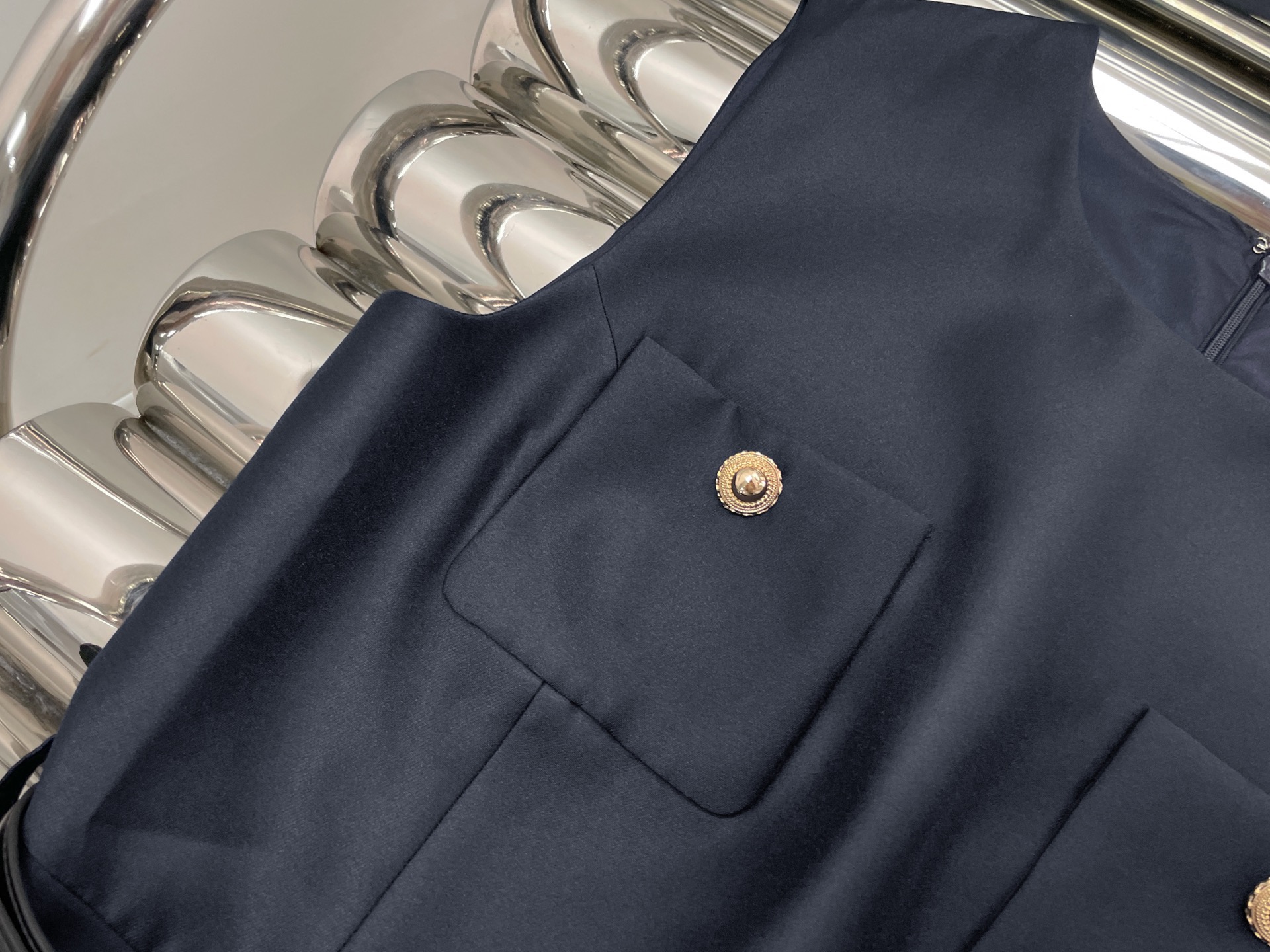 Платье женское в стиле Self-Portrait комбинированное с плиссированной юбкой и поясом