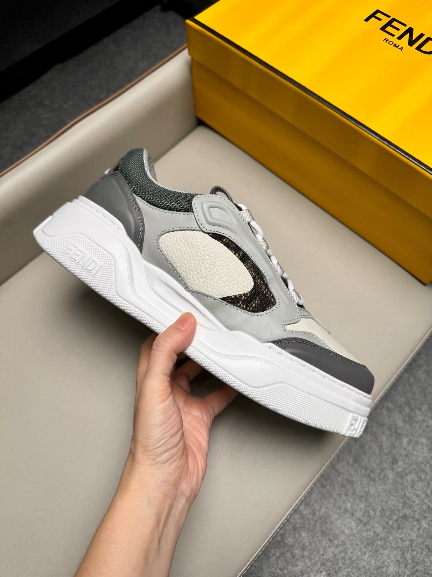 Кроссовки мужские в стиле Fendi серого цвета