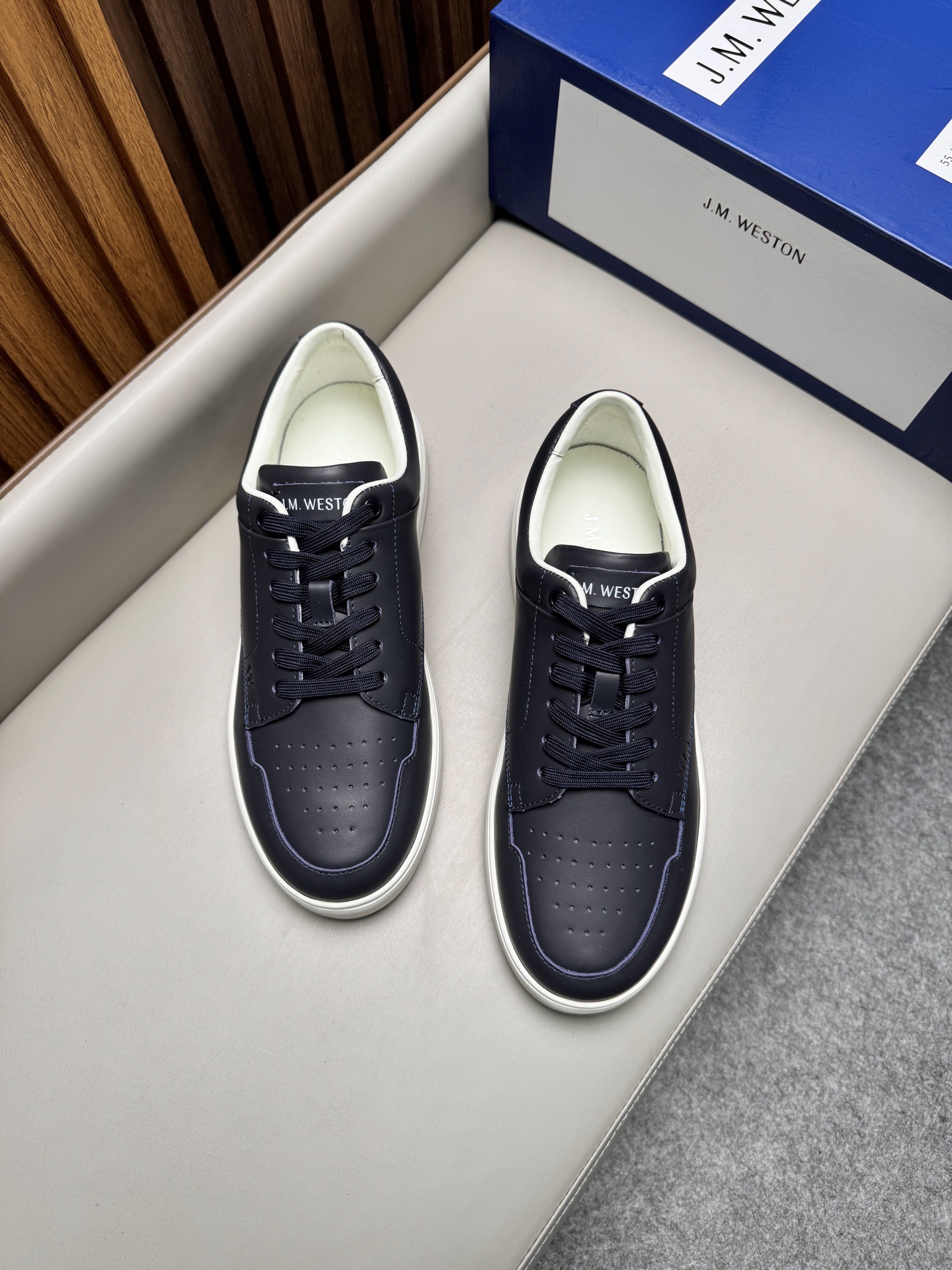 Кеды мужские в стиле J.M. Weston темно-синего цвета