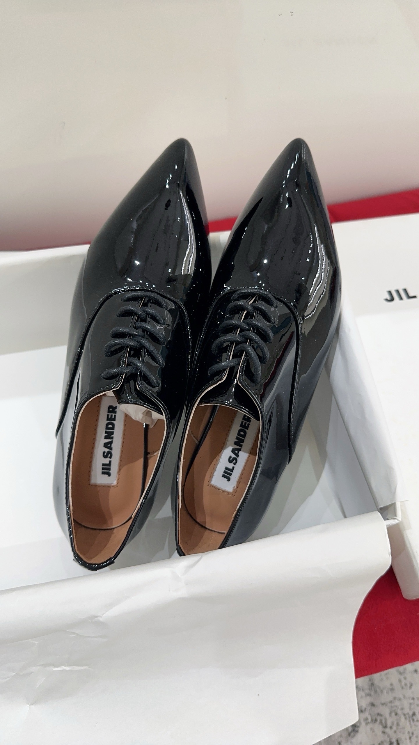 Туфли женские Jil Sander из лаковой натуральной кожи чёрного цвета