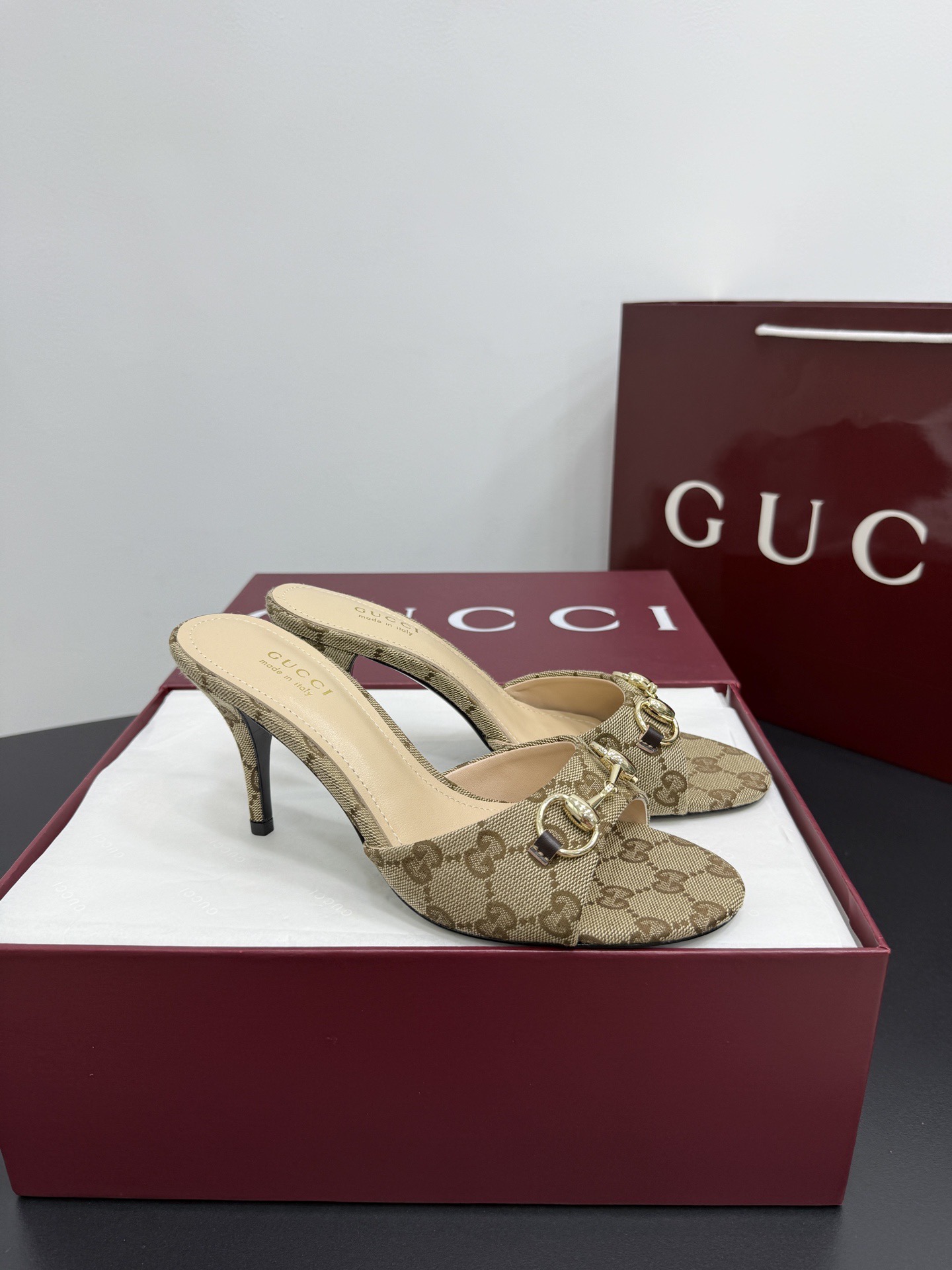 Мюли женские в стиле Gucci Horsebit бежевого цвета