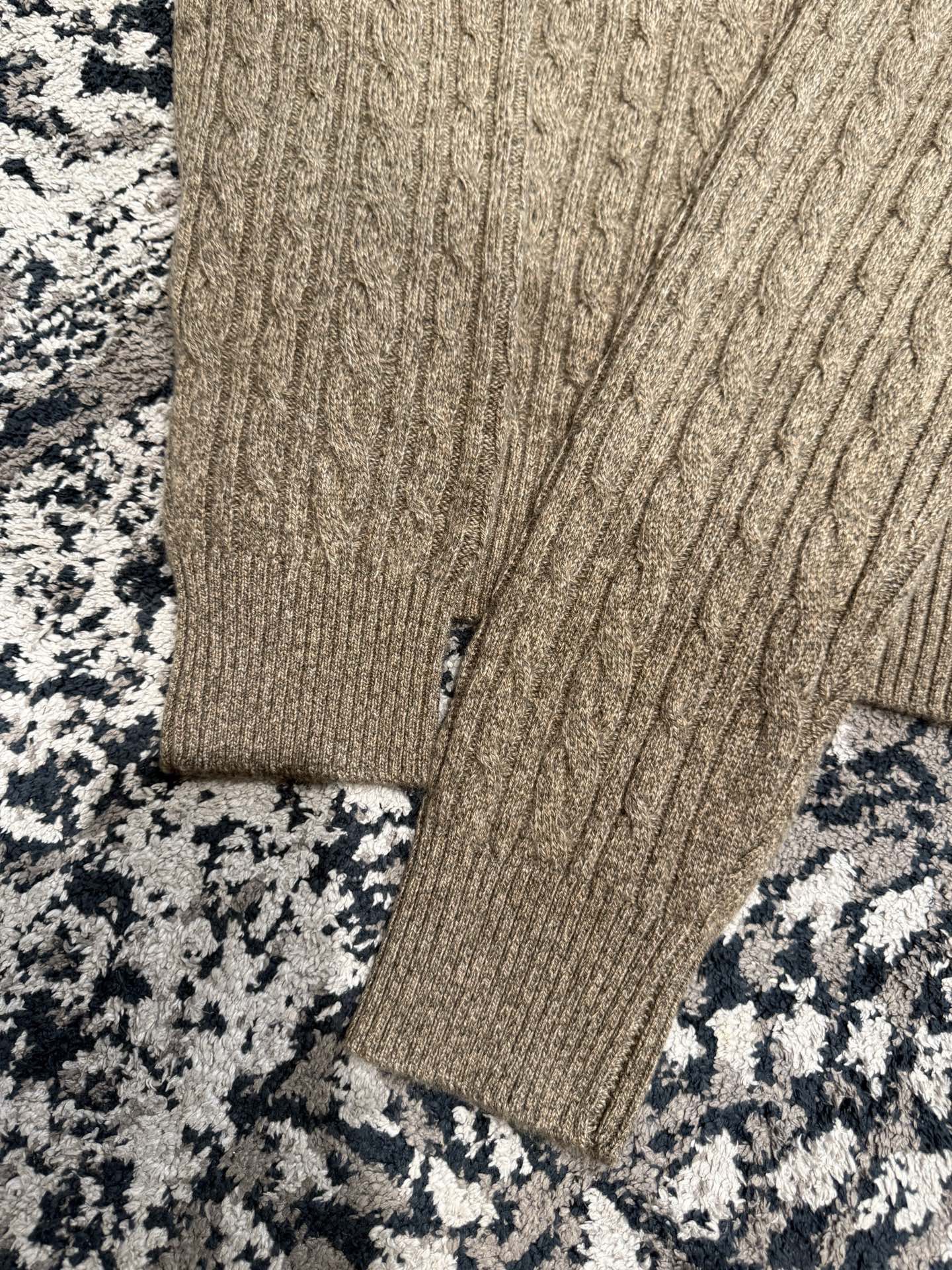 Свитер мужской в стиле Loro Piana Treccia из 100% шерсти бежевого цвета