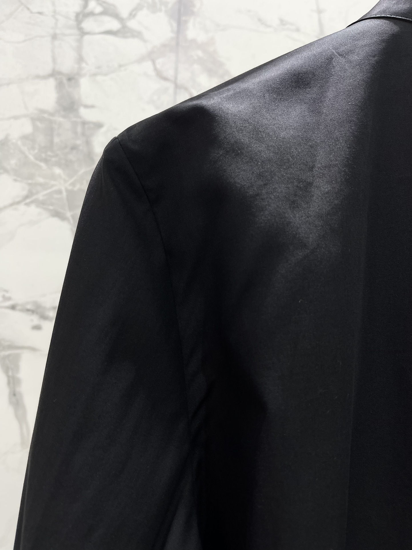 Блуза женская в стиле Balmain чёрного цвета с объёмными рюшами