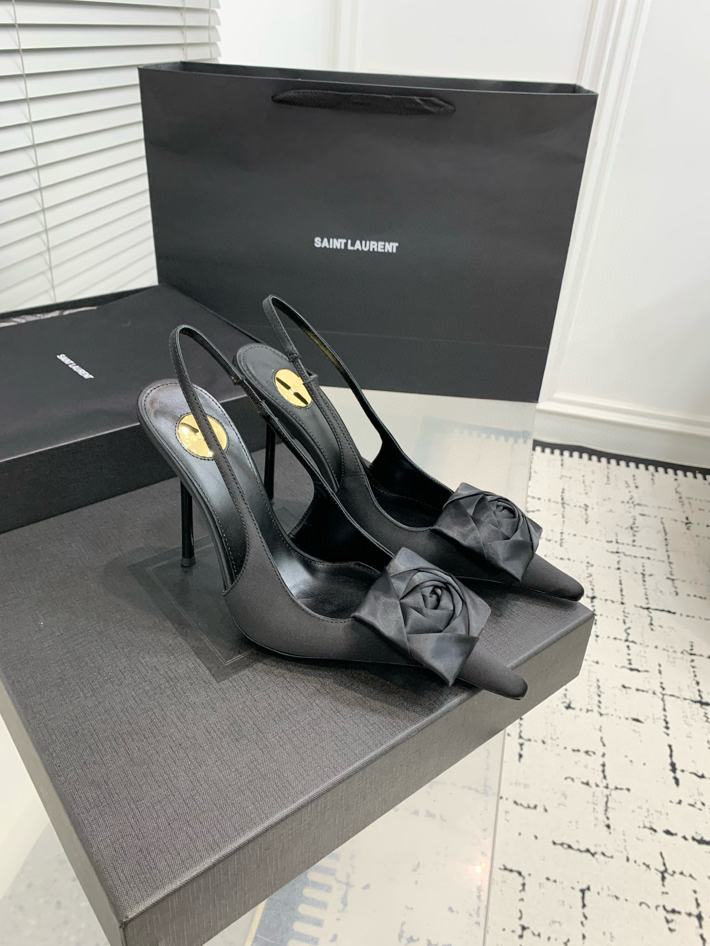 Туфли женские в стиле Saint Laurent с цветком slingback чёрного цвета