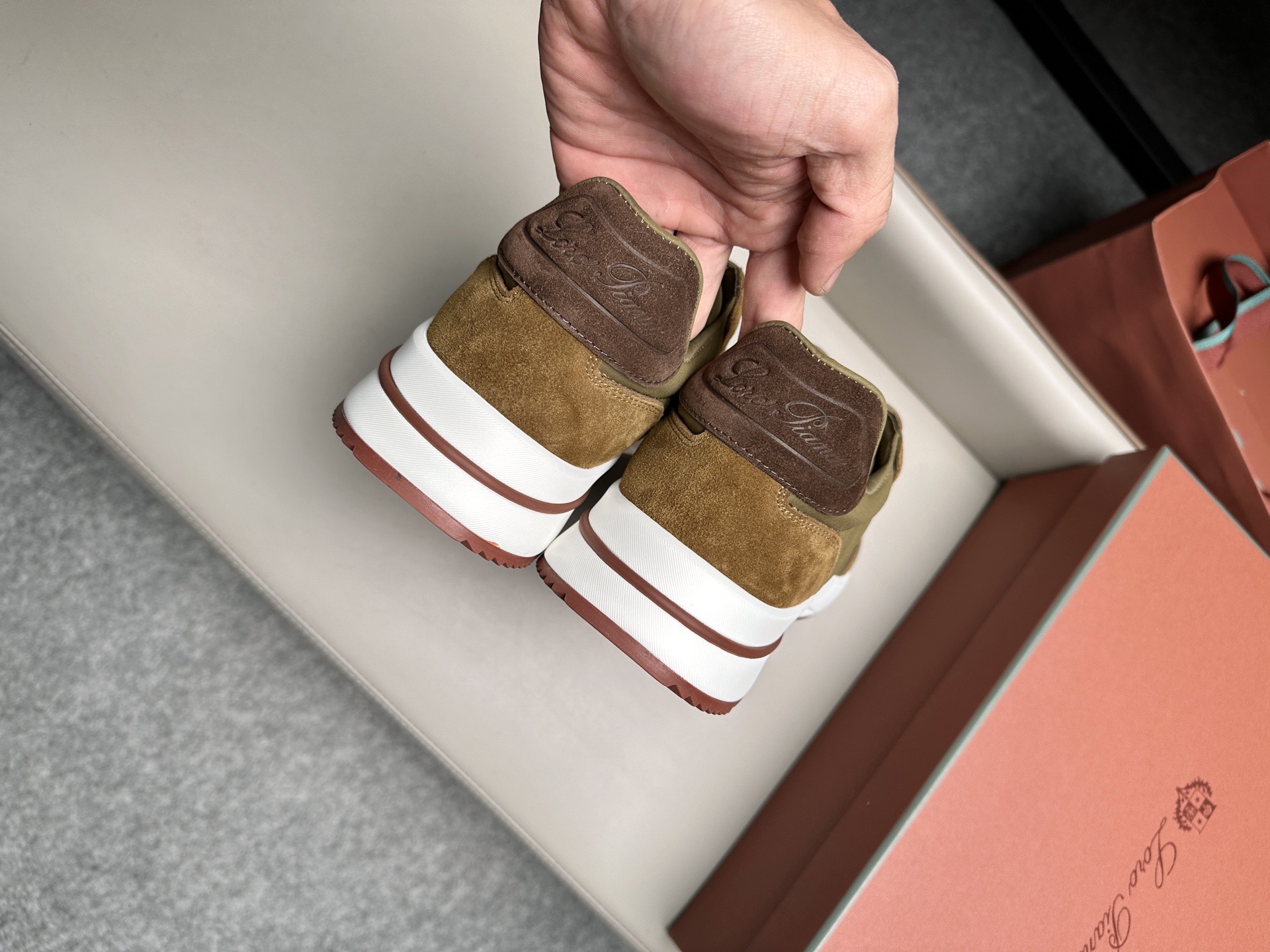 Кроссовки мужские в стиле Loro Piana бежевого цвета