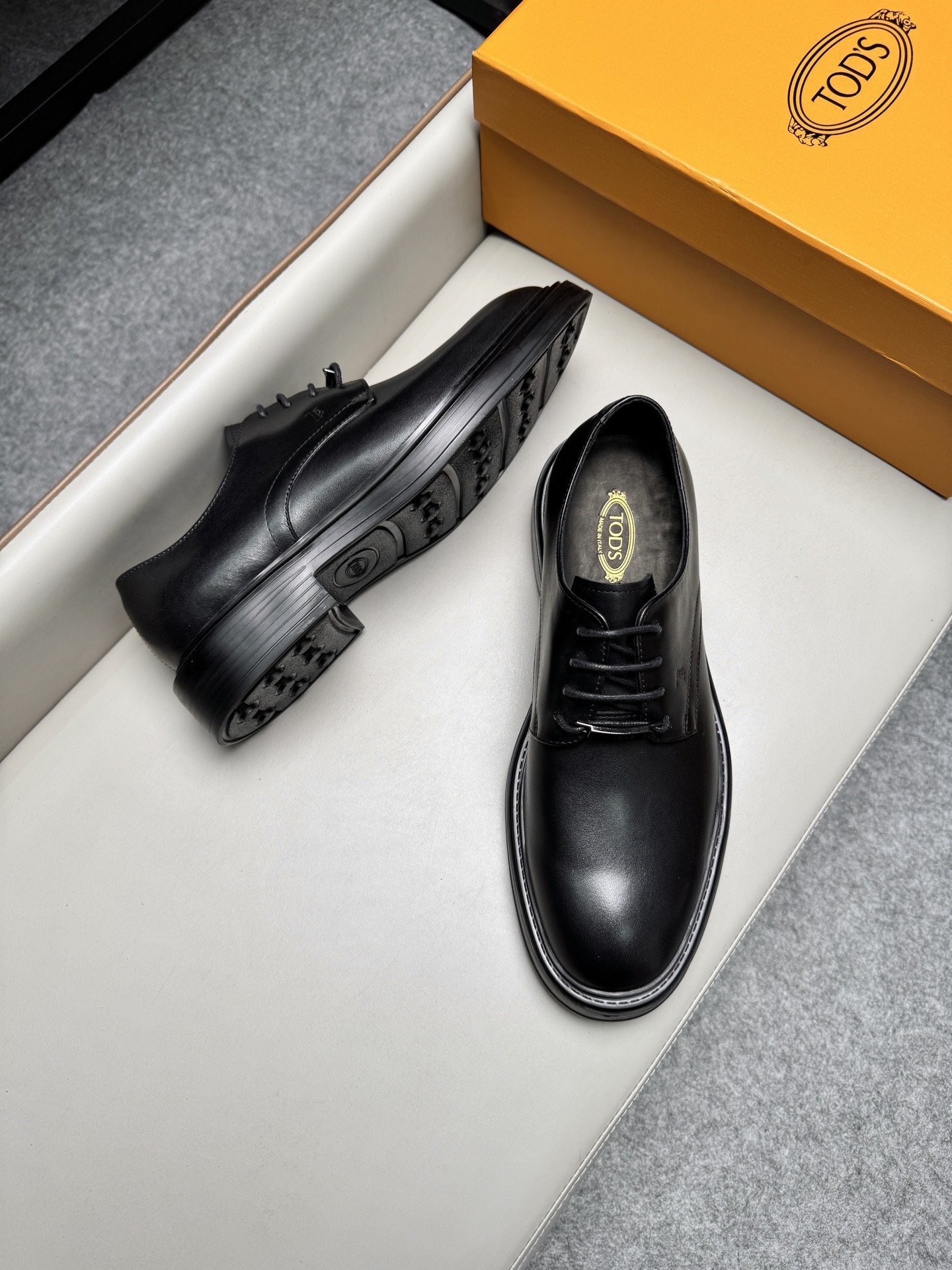 Туфли мужские в стиле Tod’s на шнуровке чёрного цвета