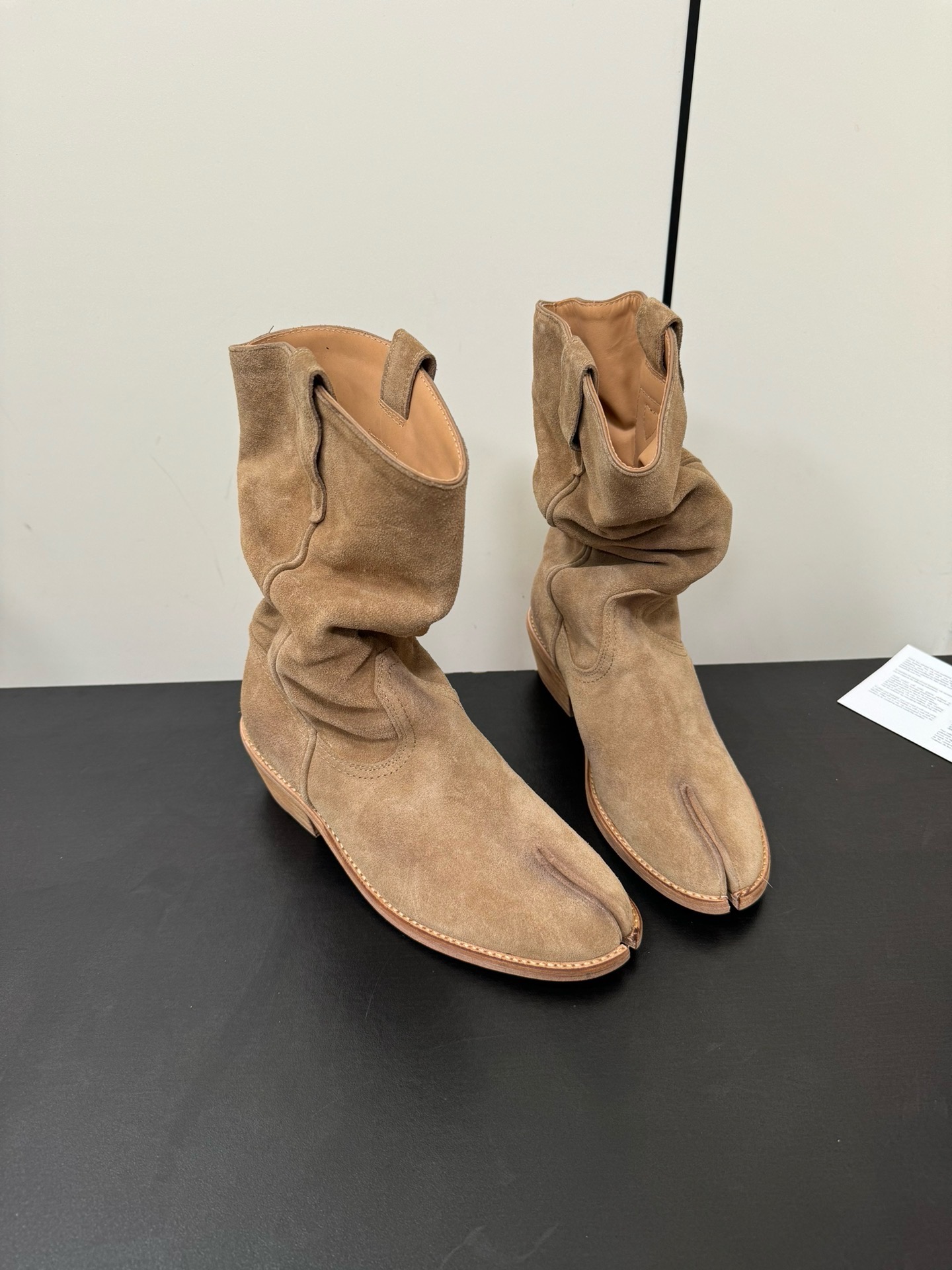 Сапоги женские MM6 Maison Margiela Western бежевого цвета