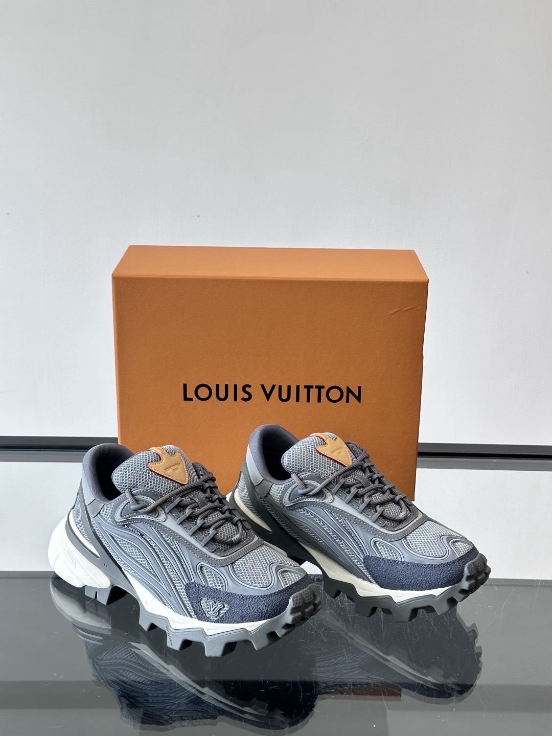 Кроссовки мужские Louis Vuitton Trailrider серого цвета