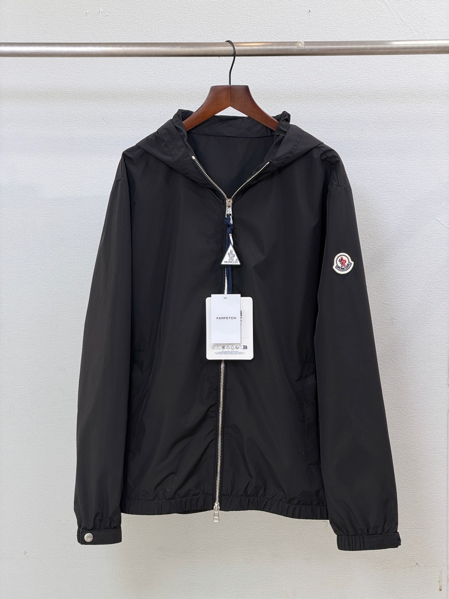 Куртка унисекс в стиле Moncler Remoray чёрного цвета с капюшоном