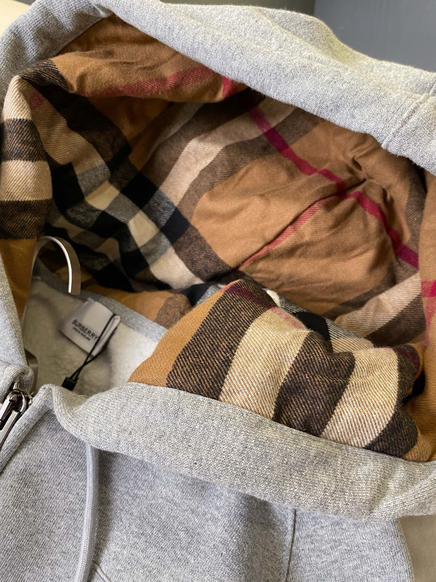 Худи унисекс в стиле Burberry из плотного футера с вышивкой серого цвета