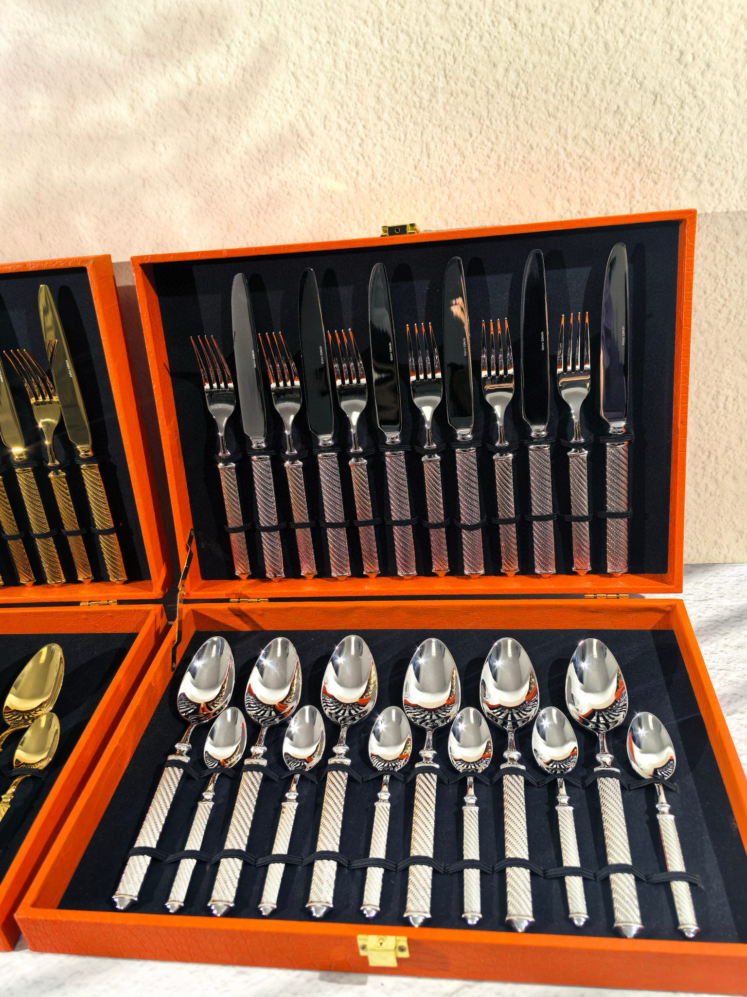 Набор столовых приборов в стиле Hermès серебристого цвета в подарочном кейсе (24 предмета)