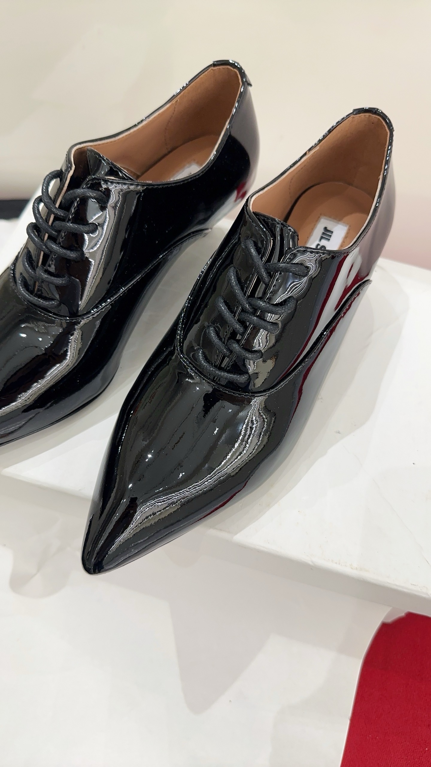 Туфли женские в стиле Jil Sander из лаковой натуральной кожи чёрного цвета