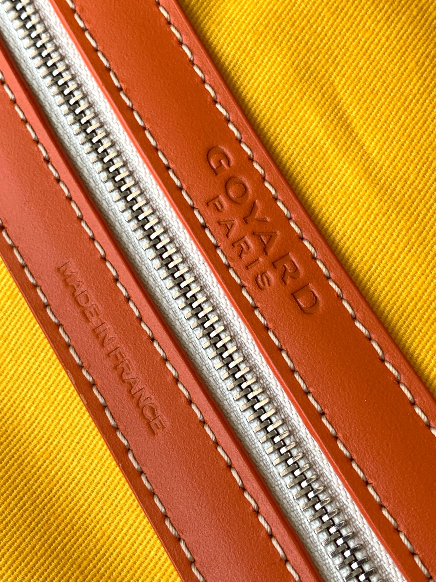 Чемодан Goyard Bourget PM оранжевого цвета
