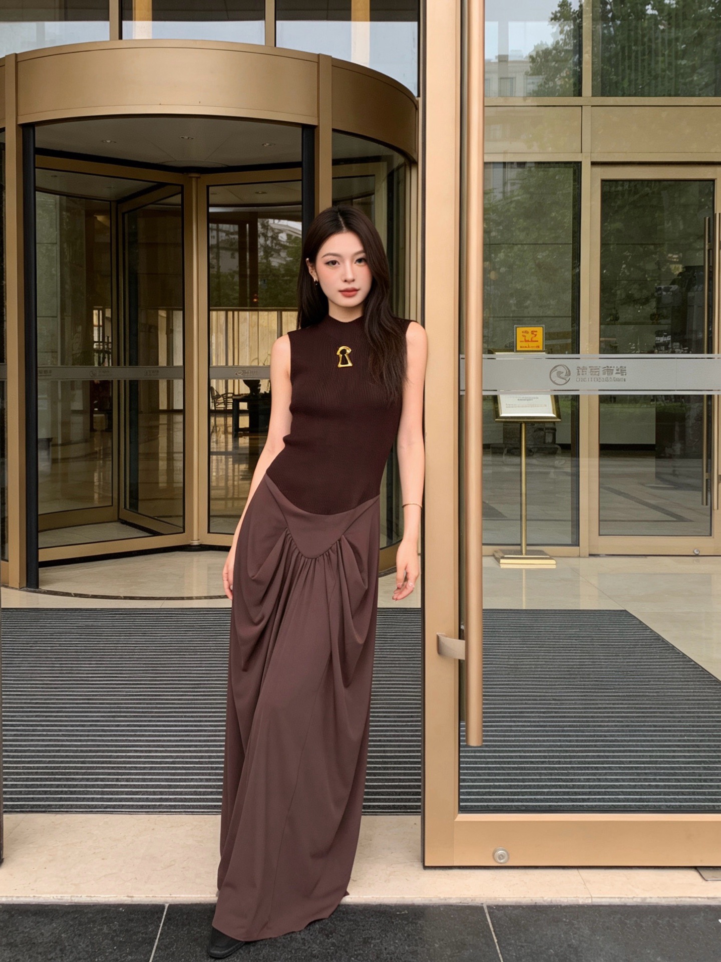 Платье женское в стиле Schiaparelli длинное комбинированное с декоративным элементом