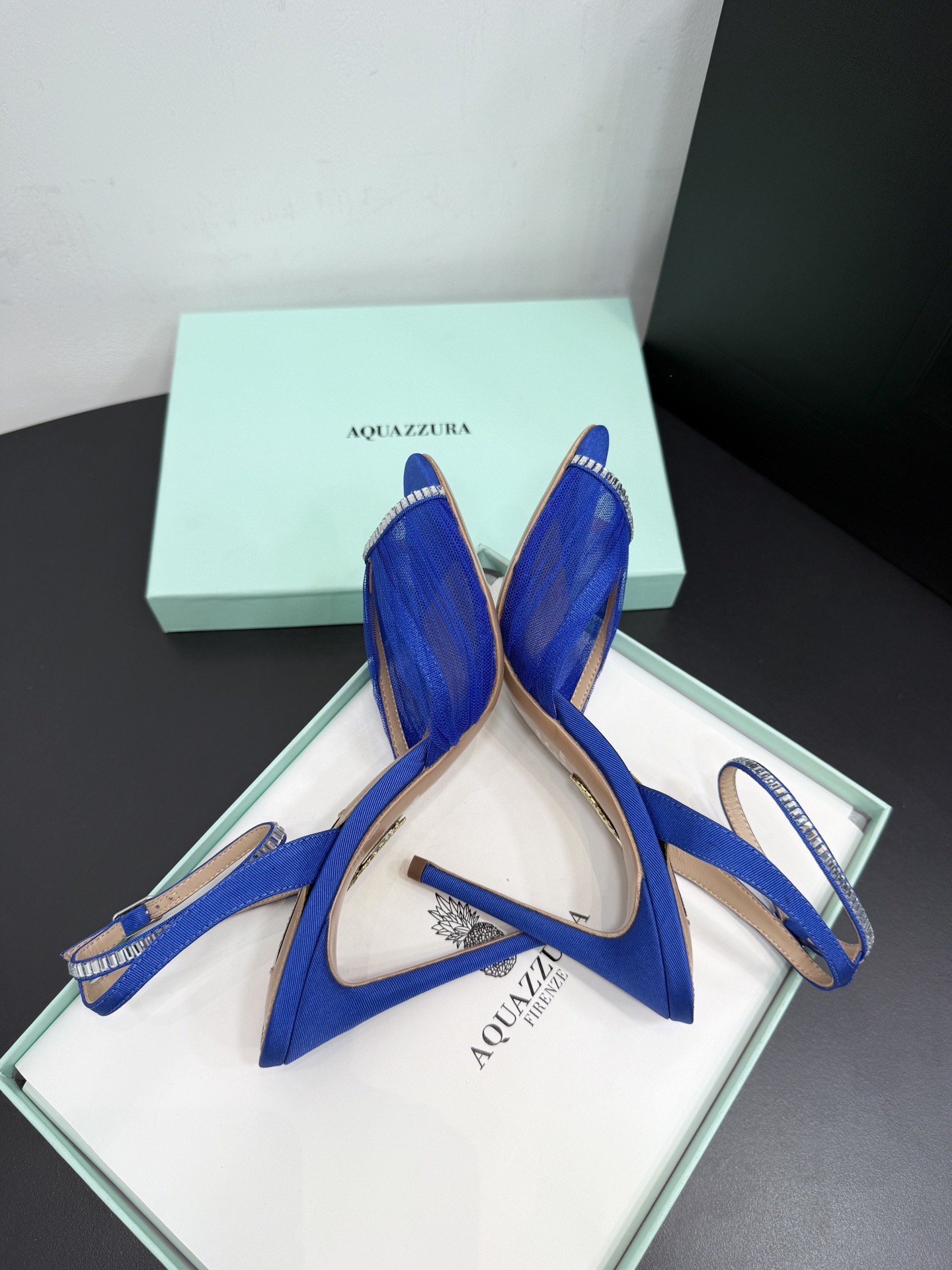 Босоножки женские Aquazzura синего цвета
