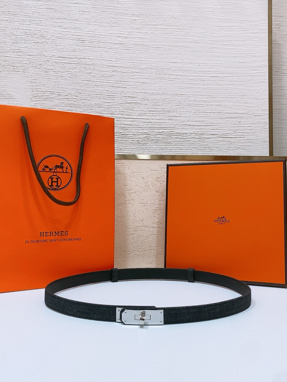 Ремень женский в стиле Hermès Kelly из кожи Epsom чёрного цвета с серебристой пряжкой шириной 1.8 см